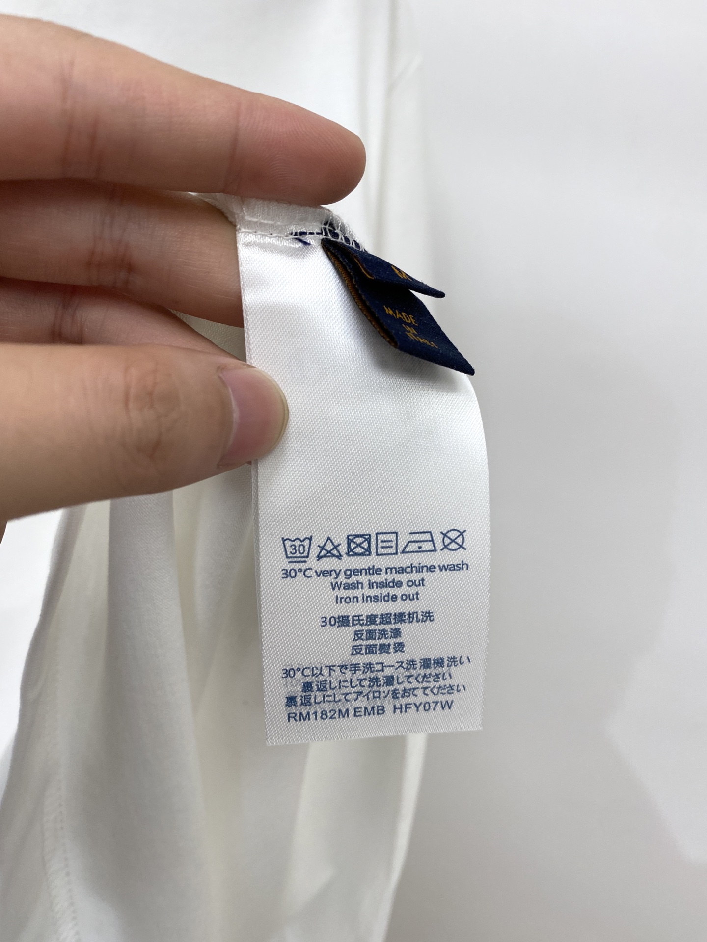 路易威登、2026新品短袖T恤，帅气时尚，胸前精致刺绣图案字母logo，简约百搭款。面料棉 不仅挺括，保