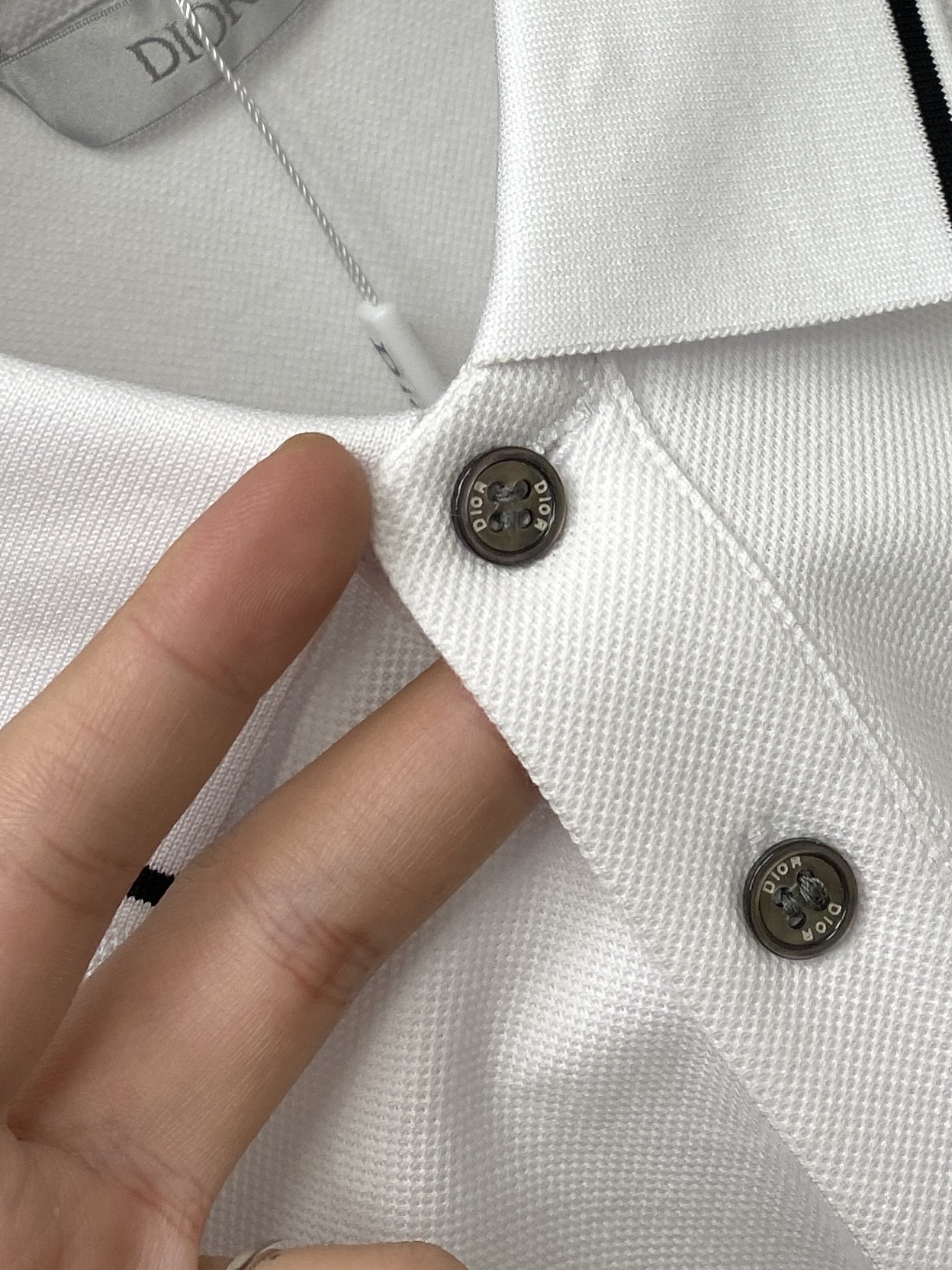 迪奥、2026新品短袖T恤，帅气时尚，胸前精致刺绣图案logo，简约百搭款。面料棉 不仅挺括，保持潮流的