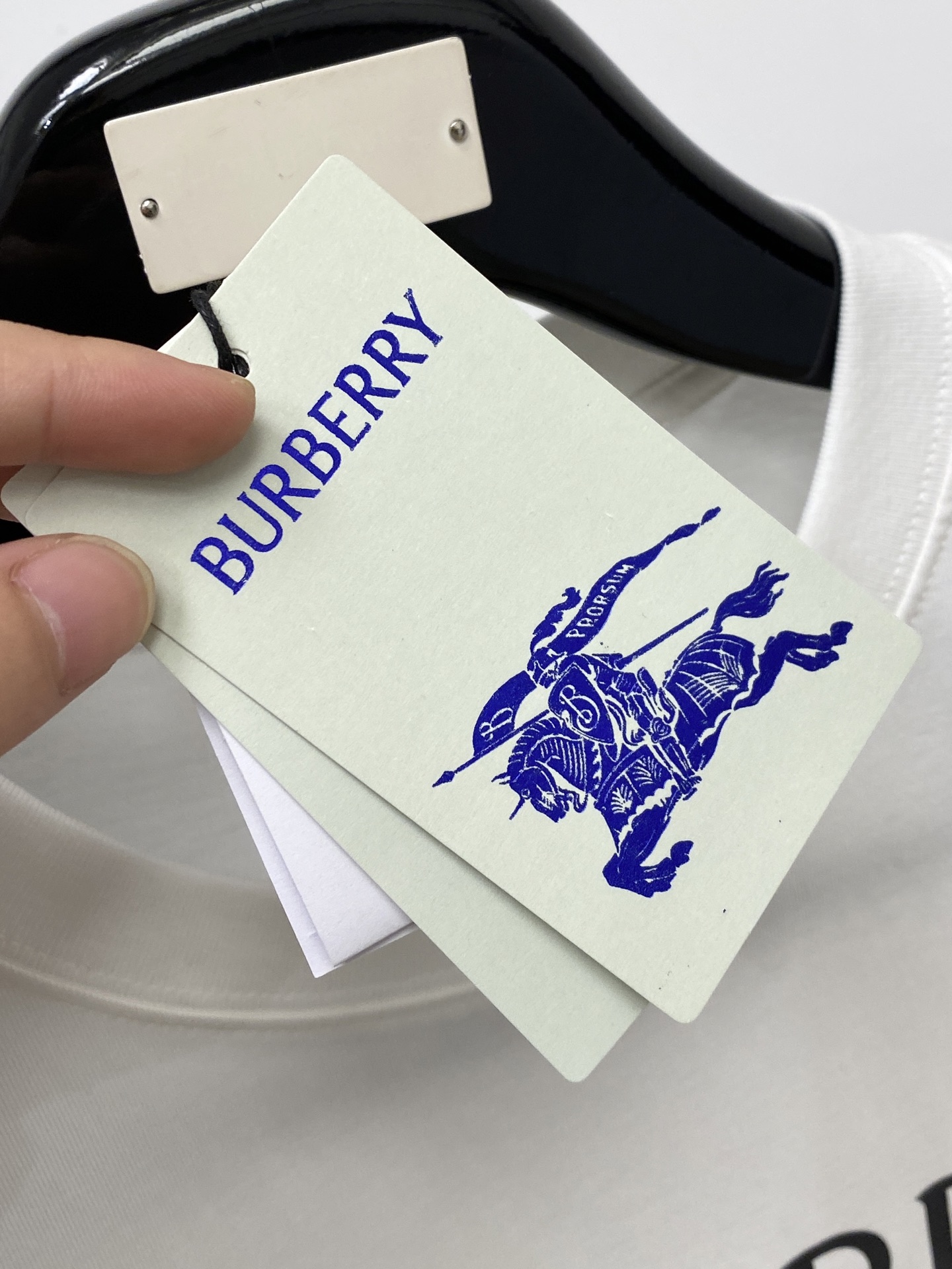 巴宝莉、2026新品短袖T恤，帅气时尚，胸前顶级印胶字母logo，简约百搭款。面料棉 不仅挺括，保持潮流