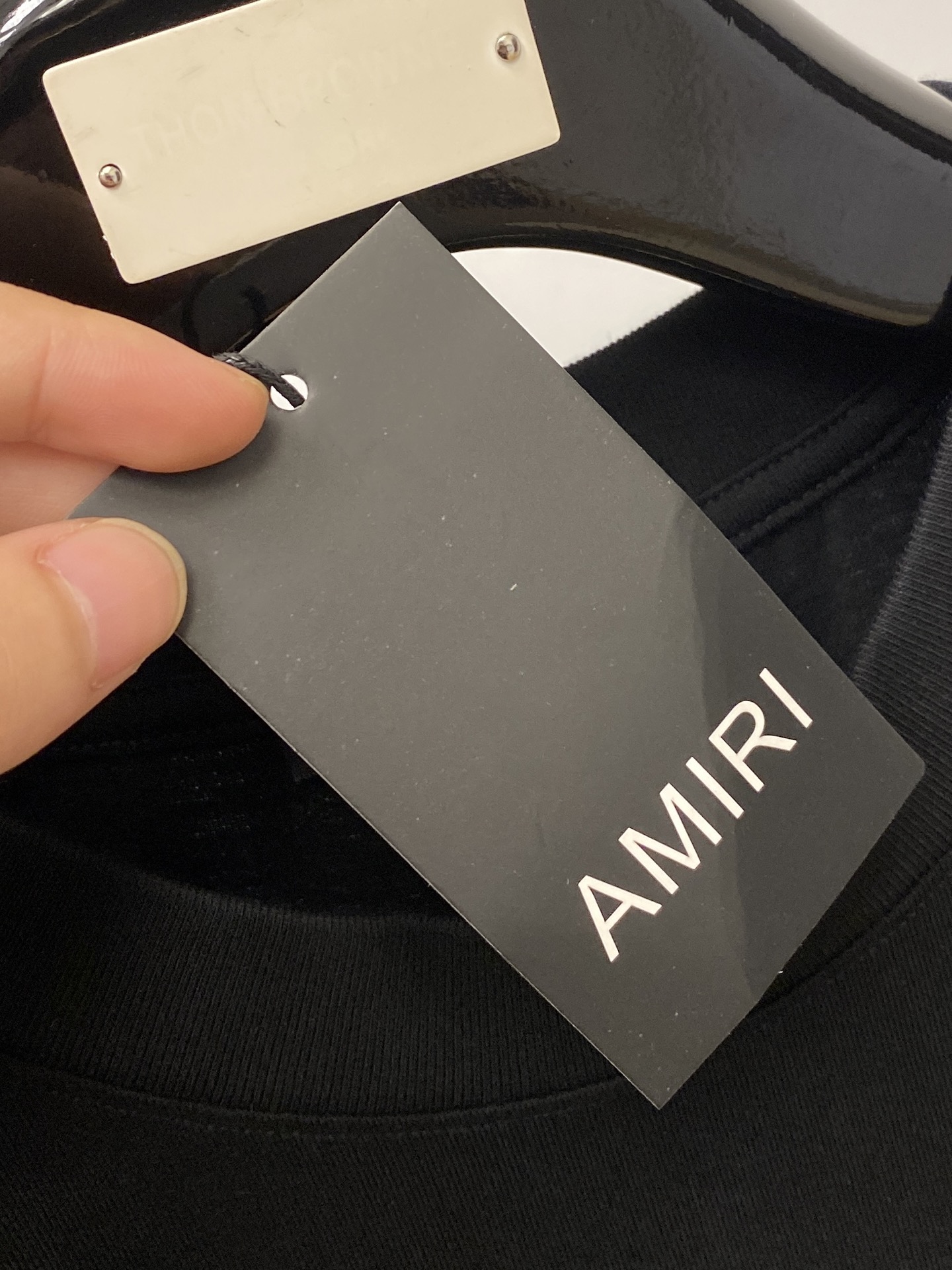AMIRI、2026新品短袖T恤，帅气时尚，胸前精致刺绣图案logo，简约百搭款。面料棉 不仅挺括，保持