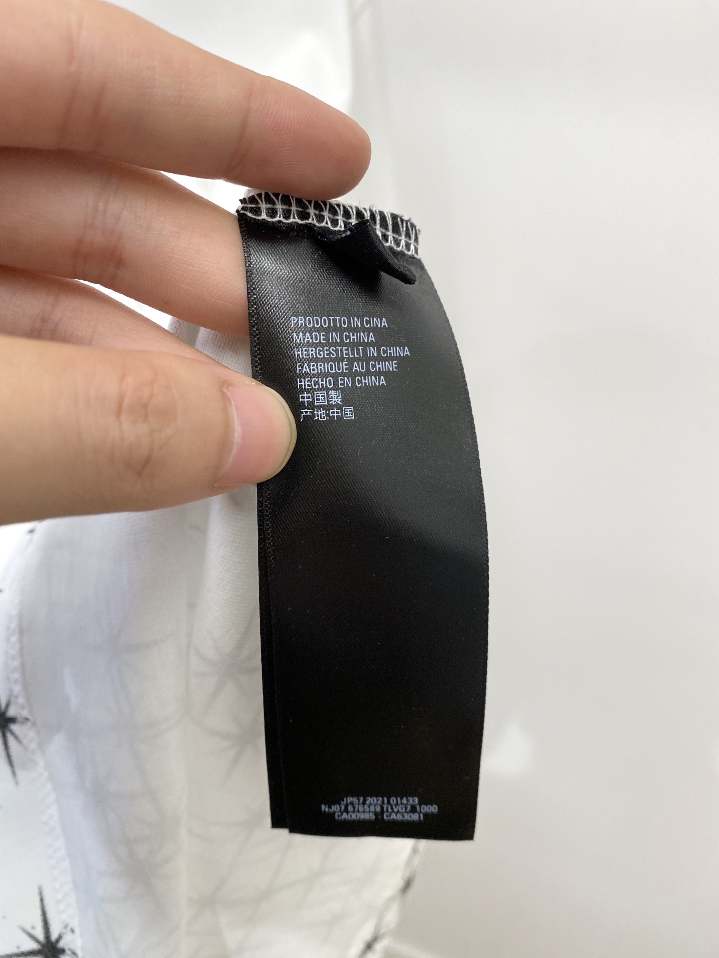AMIRI、2026新品短袖T恤，帅气时尚，胸前精致刺绣字母图案logo，简约百搭款。面料棉 不仅挺括，