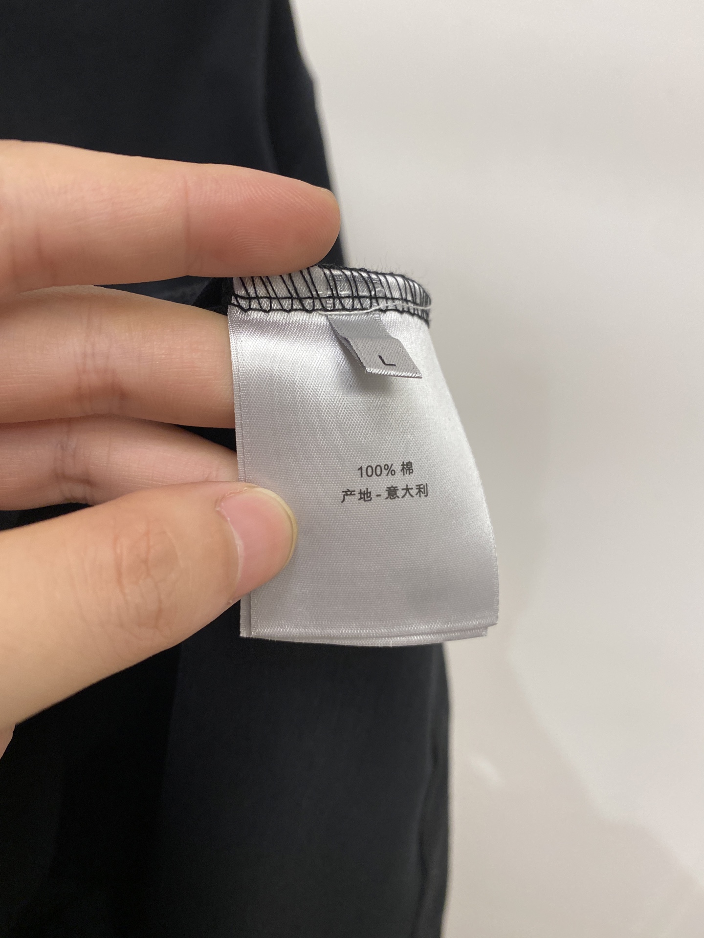 迪奥、2026新品短袖T恤，帅气时尚，胸前精致刺绣字母logo，简约百搭款。面料棉 不仅挺括，保持潮流的
