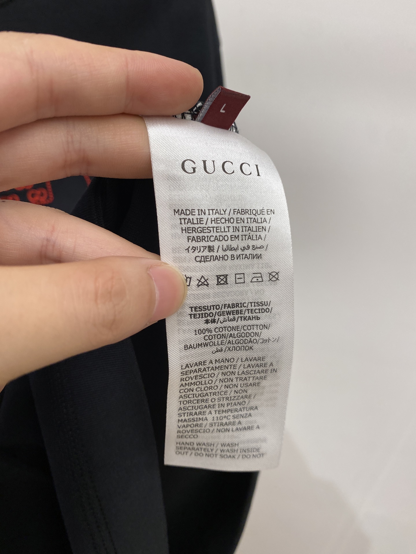 古奇、2026新品短袖T恤，帅气时尚，胸前精致刺绣字母logo，简约百搭款。面料棉 不仅挺括，保持潮流的