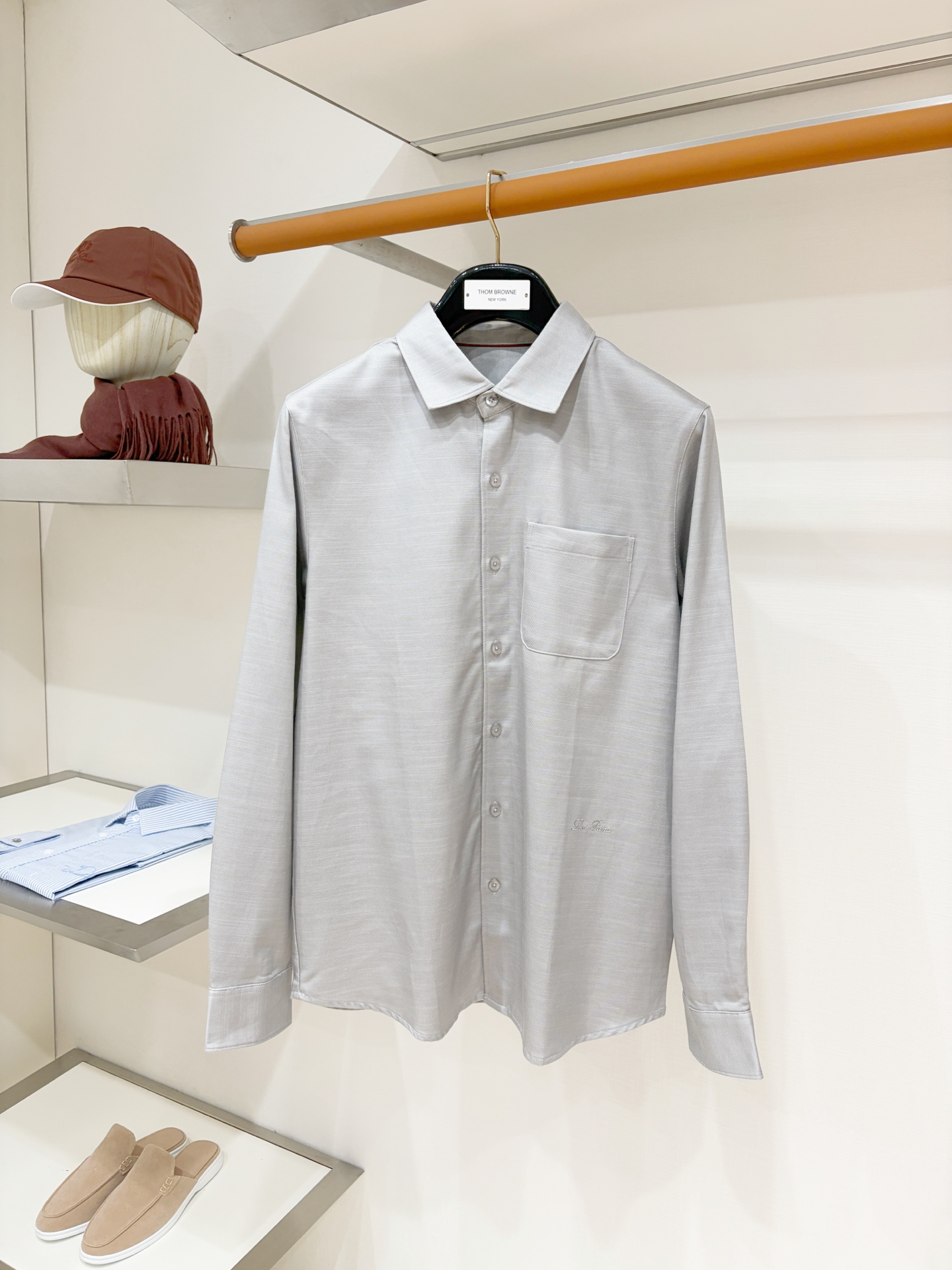 NO:914499,LP, 2026 new short-sleeved shirt, fashionable and handsome, simple and versatile, customized original fabric, not only crisp and trendy silhouette, but also comfortable to wear, more delicate yarn weaving, code size M-3XL,,loro piana,shirts,T-shirt,19860909LP、2026新品短袖衬衫,时尚帅气,简约百搭款,定制原版面料,不仅挺括,保持潮流的廓形,又穿着舒适,纱织更细腻,码数M-3XL,,loro piana,shirts,T-shirt,,Men's clothing