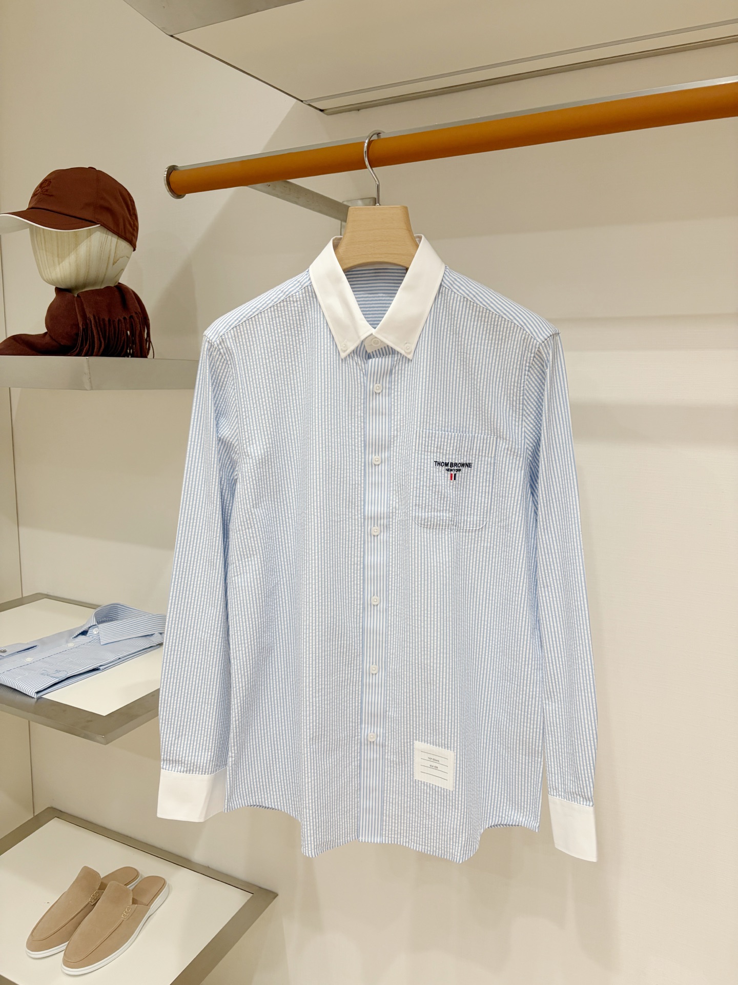 NO:911442,TB, 2026 new shirts, fashionable and handsome, simple and versatile, customized original fabrics, not only crisp and trendy silhouette, but also comfortable to wear, the yarn is more delicate, size M-3XL,, shirts,19860909TB、2026新品衬衫,时尚帅气,简约百搭款,定制原版面料,不仅挺括,保持潮流的廓形,又穿着舒适,纱织更细腻,码数M-3XL,,shirts,,Men's clothing