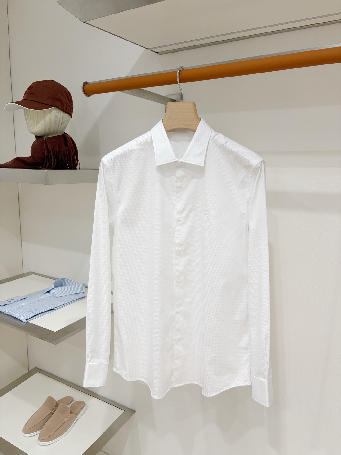 NO:911451,Zegna, 2026 new shirts, fashionable and handsome, simple and versatile, customized original fabric, not only crisp and trendy silhouette, but also comfortable to wear, more delicate yarn weaving, size M-3XL,,zegna,shirts,19860909杰尼亚、2026新品衬衫,时尚帅气,简约百搭款,定制原版面料,不仅挺括,保持潮流的廓形,又穿着舒适,纱织更细腻,码数M-3XL,,zegna,shirts,,Men's clothing