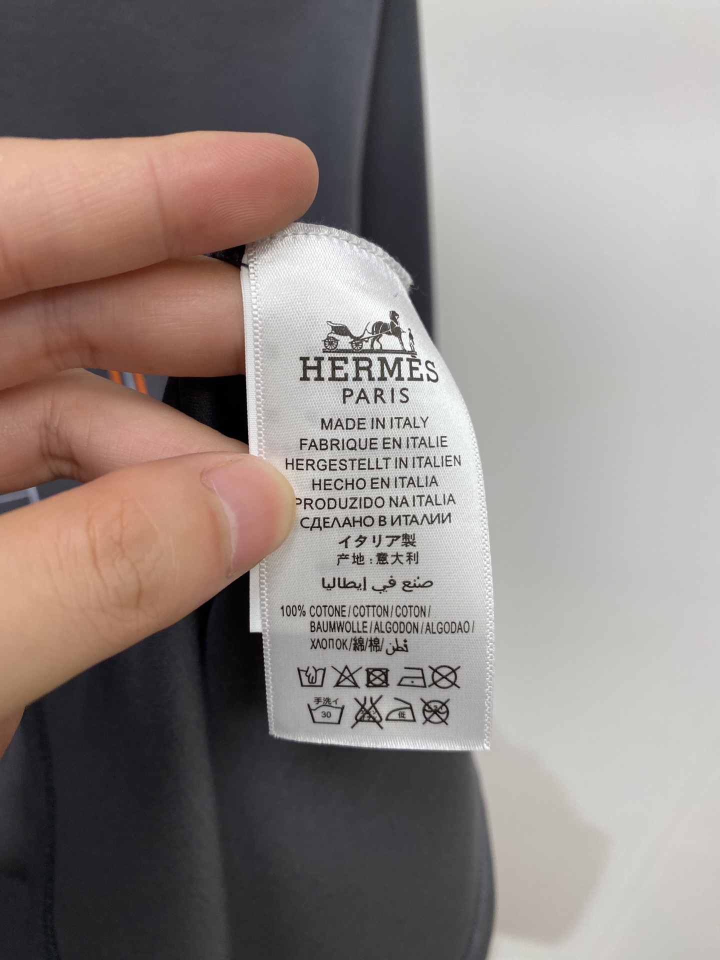爱马仕、2026新品短袖T恤，帅气时尚，胸前顶级印胶图案字母logo，简约百搭款。面料棉 不仅挺括，保持