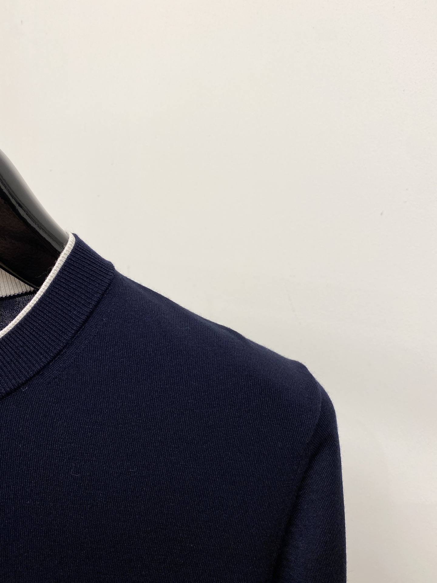 Loro Piana、2026新品短袖T恤，帅气时尚，胸前精致刺绣字母logo，简约百搭款。面料棉 不仅