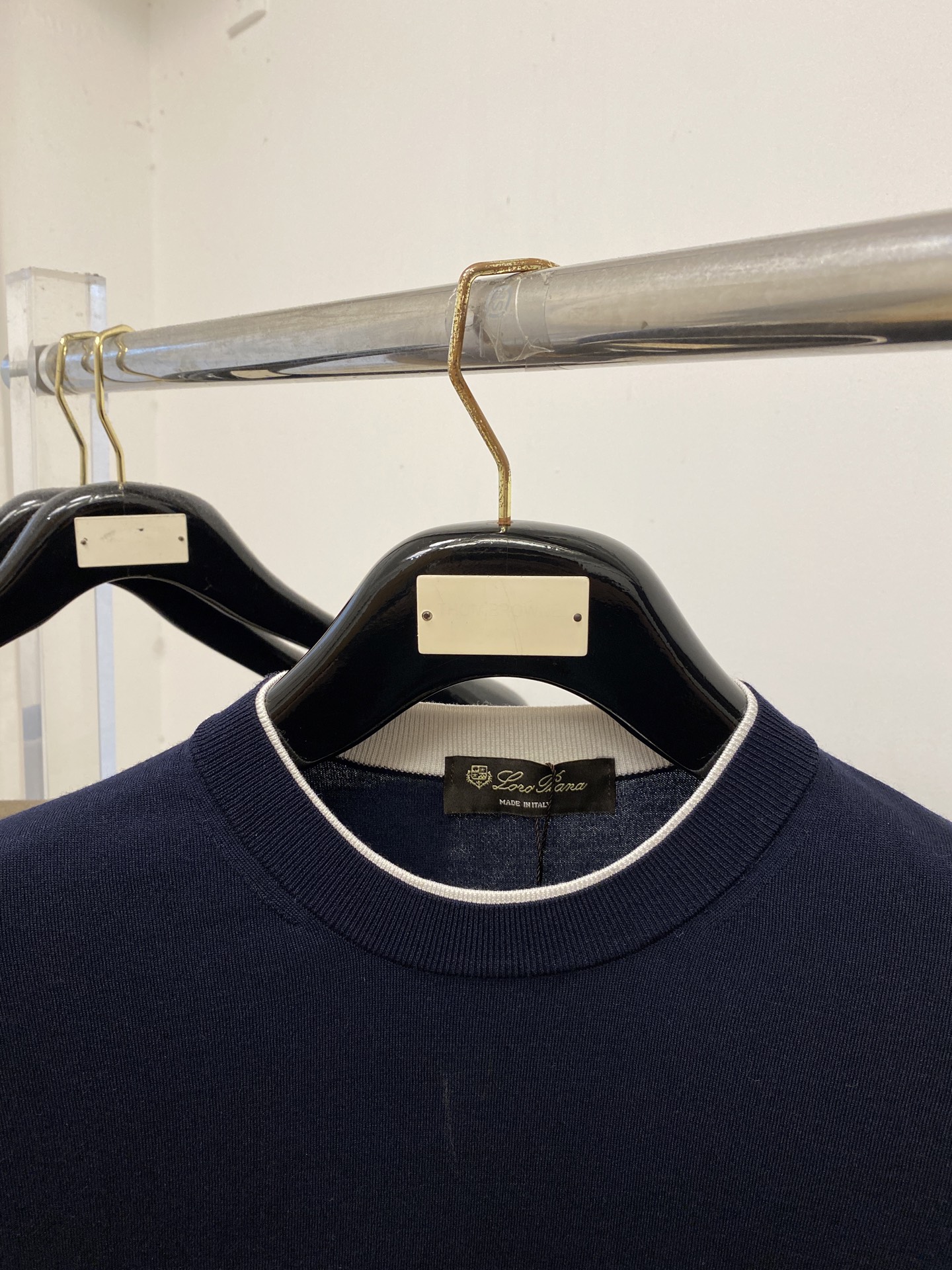 Loro Piana、2026新品短袖T恤，帅气时尚，胸前精致刺绣字母logo，简约百搭款。面料棉 不仅