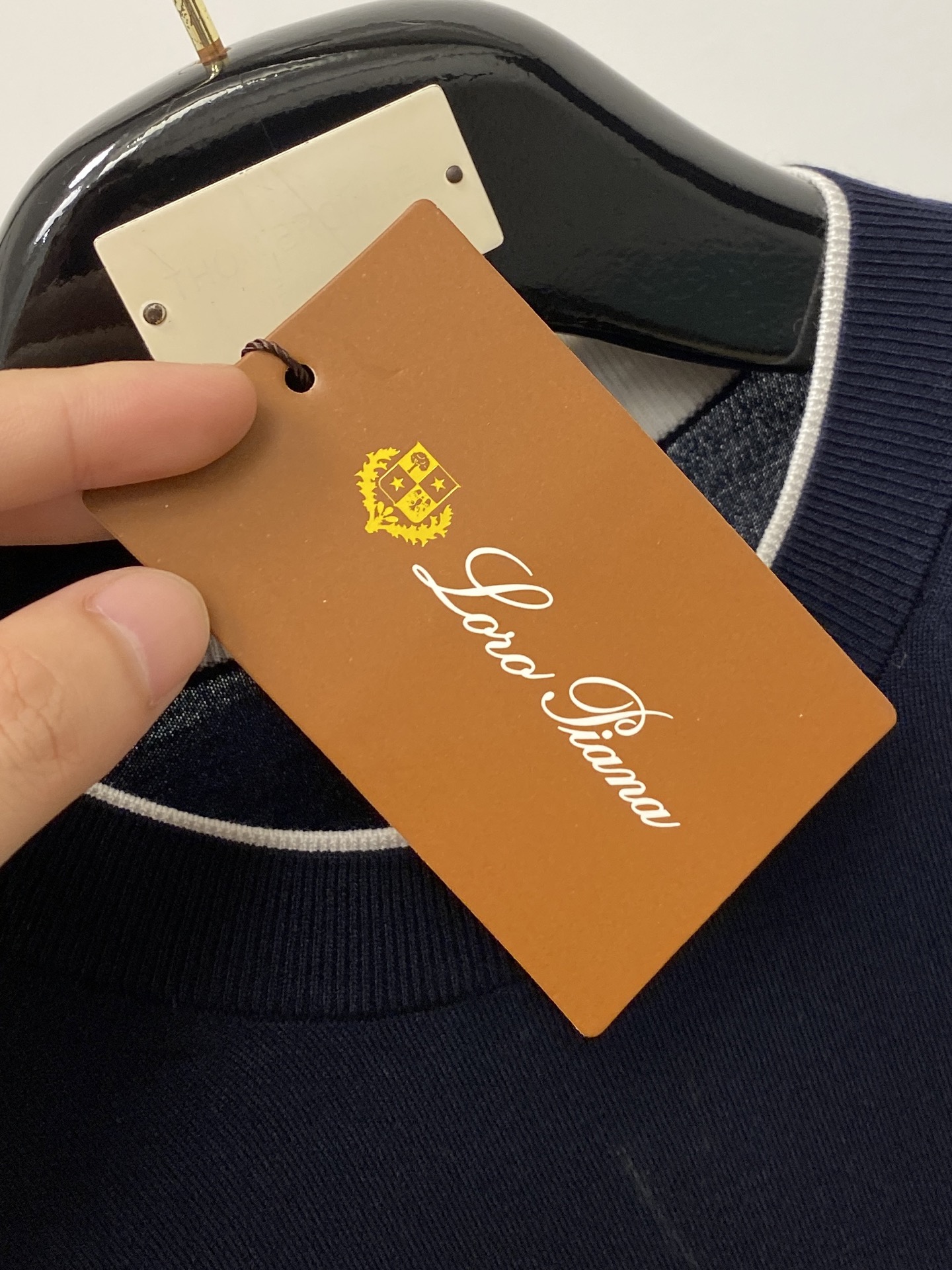 Loro Piana、2026新品短袖T恤，帅气时尚，胸前精致刺绣字母logo，简约百搭款。面料棉 不仅
