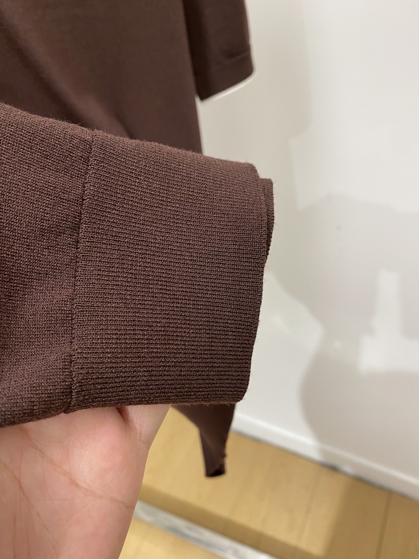 ￼ Loro Piana、2026新品短袖T恤，帅气时尚，胸前精致刺绣字母logo，简约百搭款。面料棉 