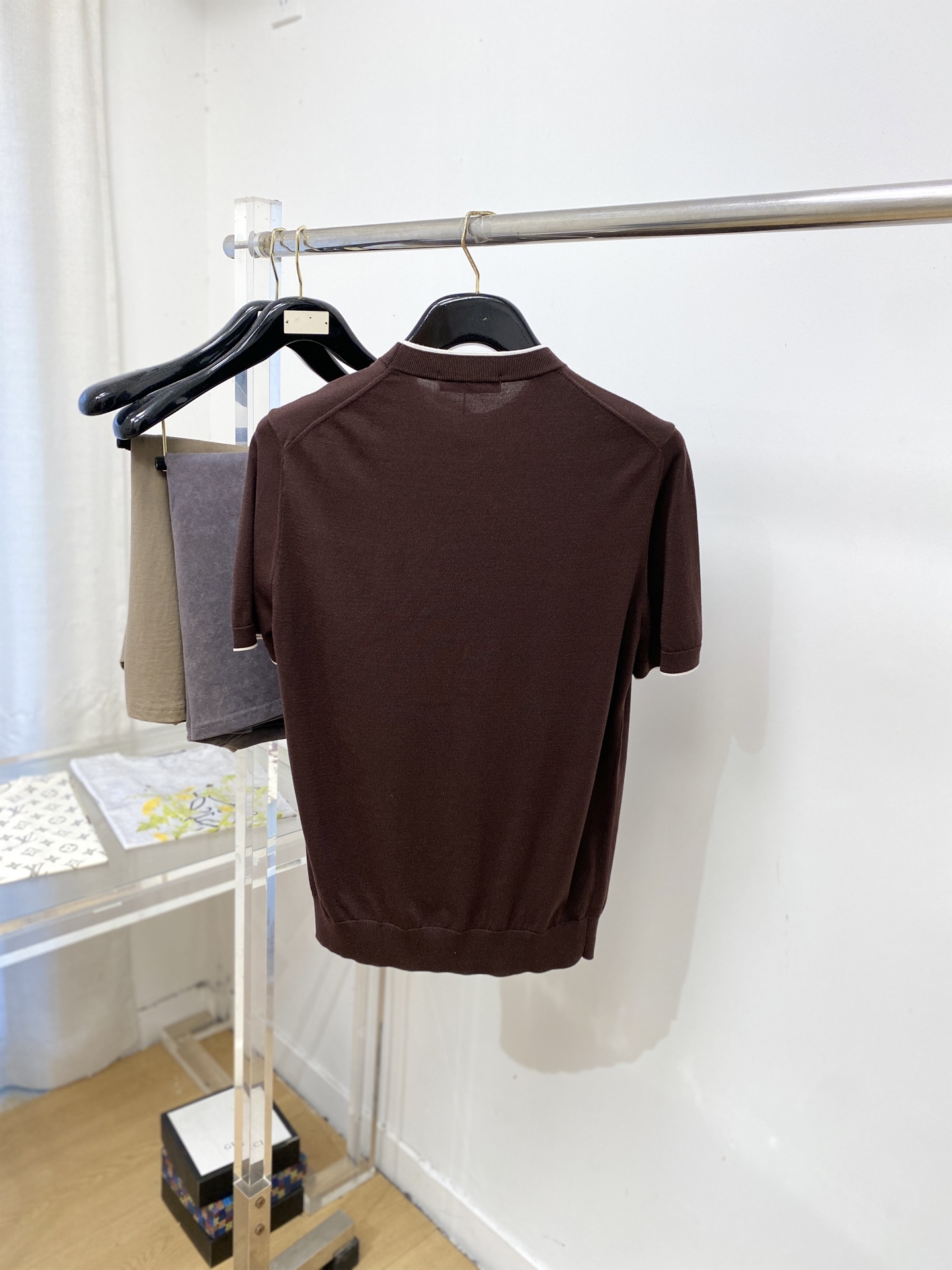 ￼ Loro Piana、2026新品短袖T恤，帅气时尚，胸前精致刺绣字母logo，简约百搭款。面料棉 