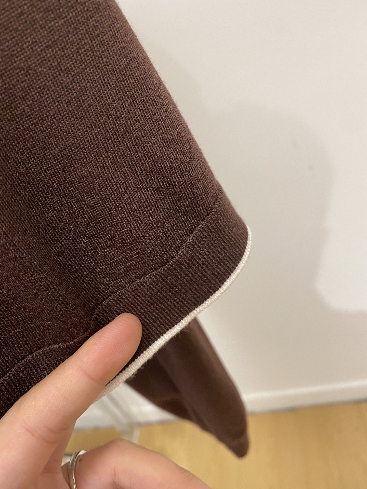 ￼ Loro Piana、2026新品短袖T恤，帅气时尚，胸前精致刺绣字母logo，简约百搭款。面料棉 