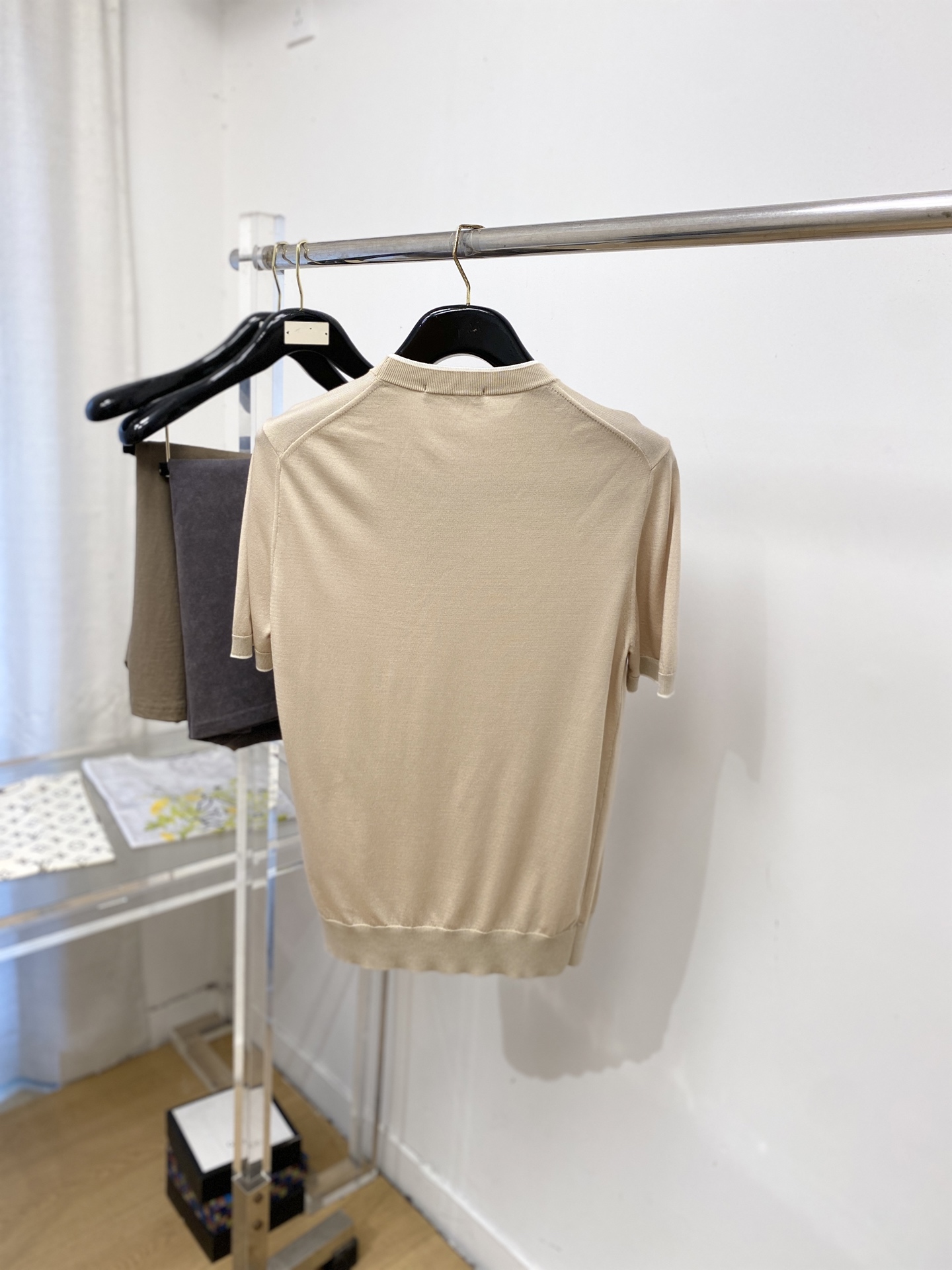 ￼ Loro Piana、2026新品短袖T恤，帅气时尚，胸前精致刺绣字母logo，简约百搭款。面料棉 