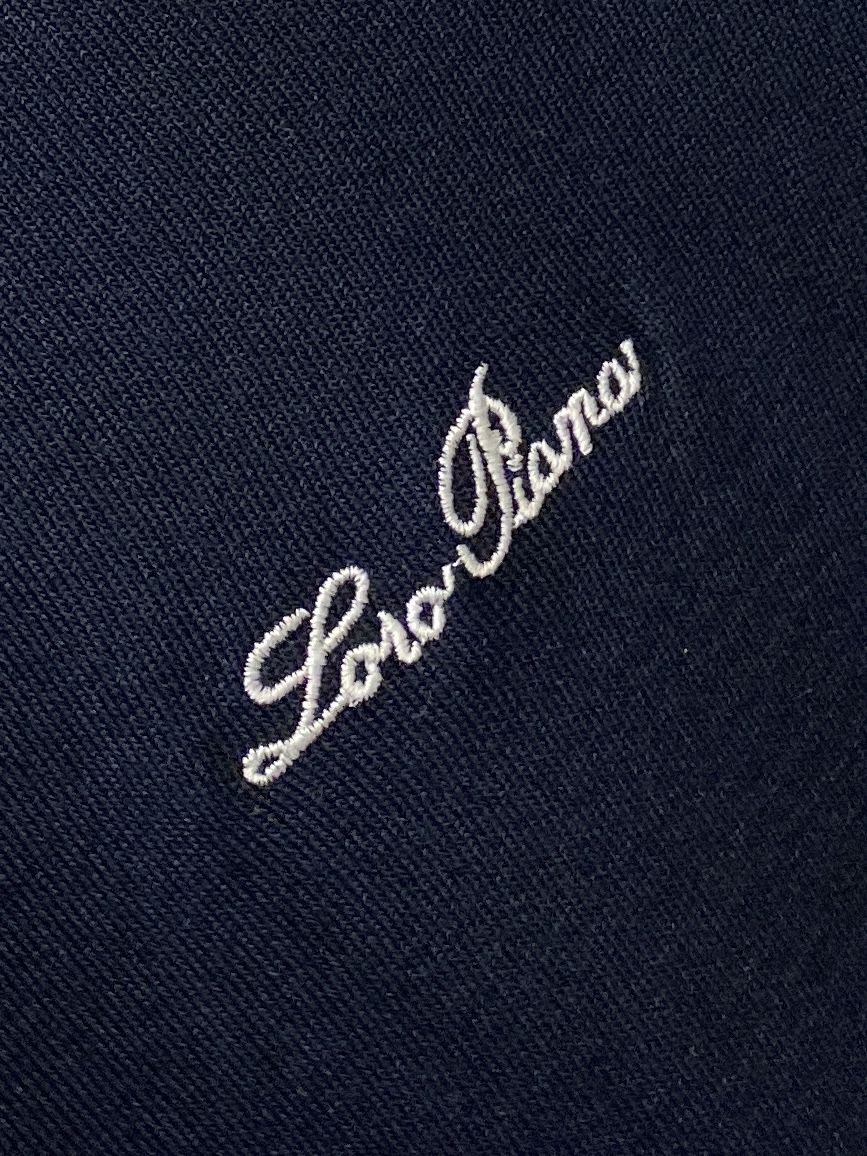 ￼ Loro Piana、2026新品短袖T恤，帅气时尚，胸前精致刺绣字母logo，简约百搭款。面料棉 