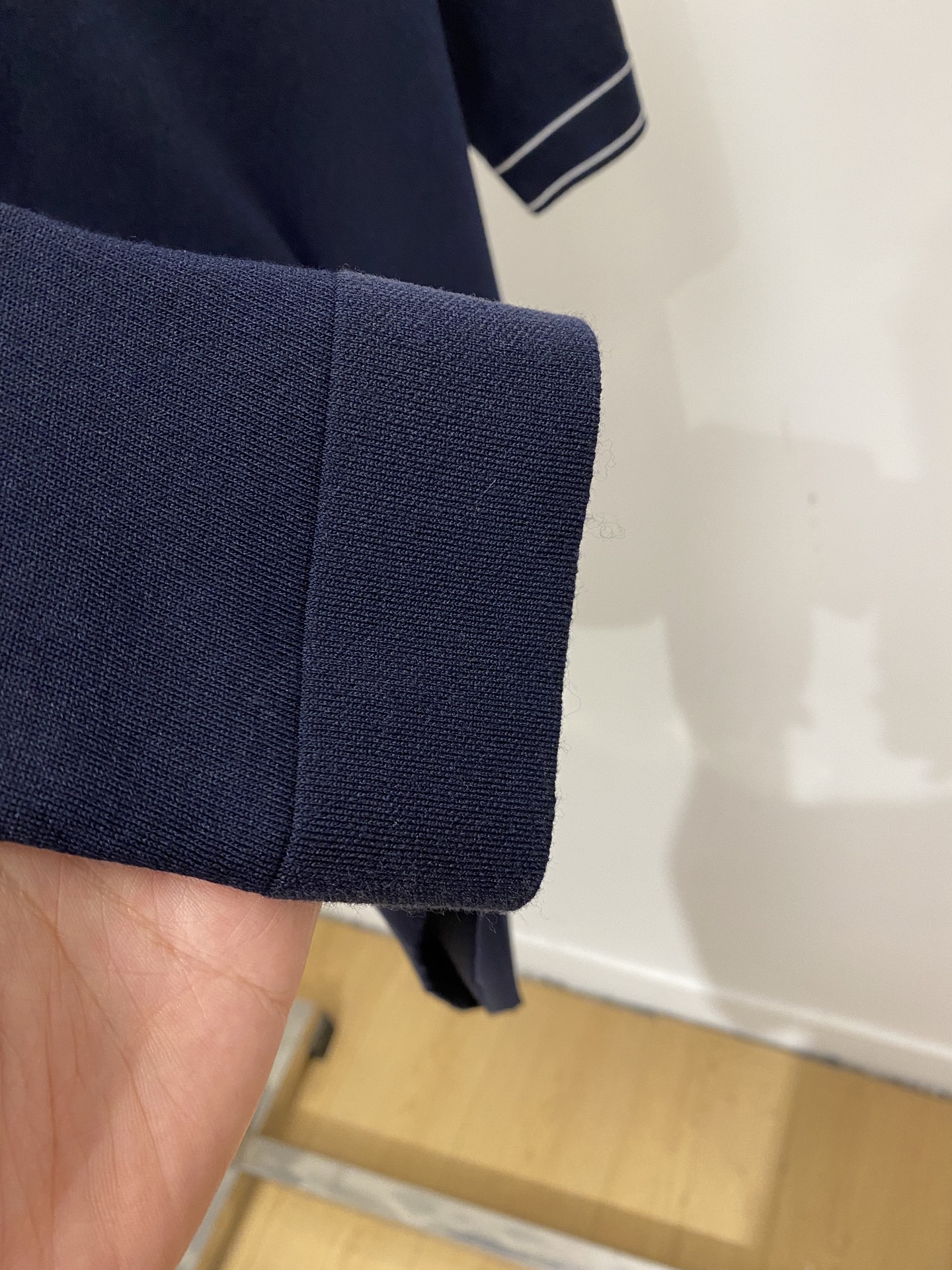 ￼ Loro Piana、2026新品短袖T恤，帅气时尚，胸前精致刺绣字母logo，简约百搭款。面料棉 