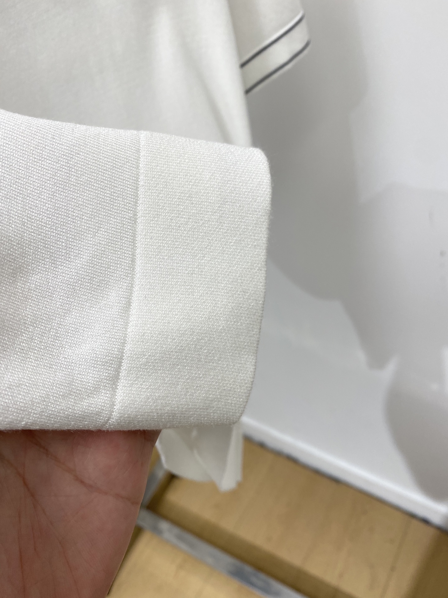 ￼ Loro Piana、2026新品短袖T恤，帅气时尚，胸前精致刺绣字母logo，简约百搭款。面料棉 
