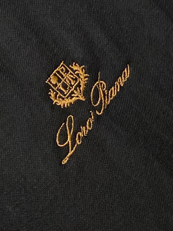 ￼ Loro Piana、2026新品短袖T恤，帅气时尚，胸前精致刺绣图案字母logo，简约百搭款。面料