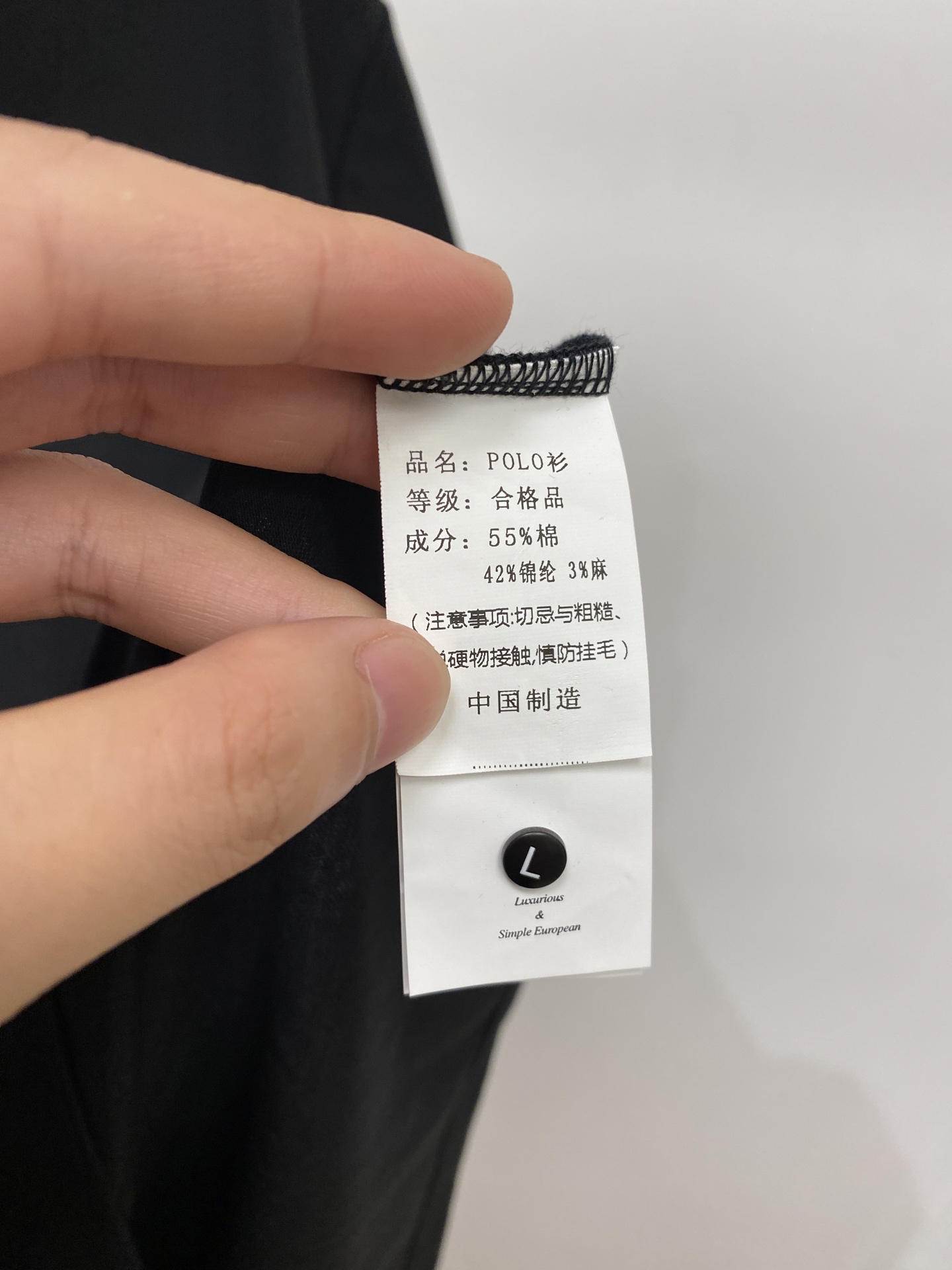 ￼ Loro Piana、2026新品短袖T恤，帅气时尚，胸前精致刺绣图案字母logo，简约百搭款。面料