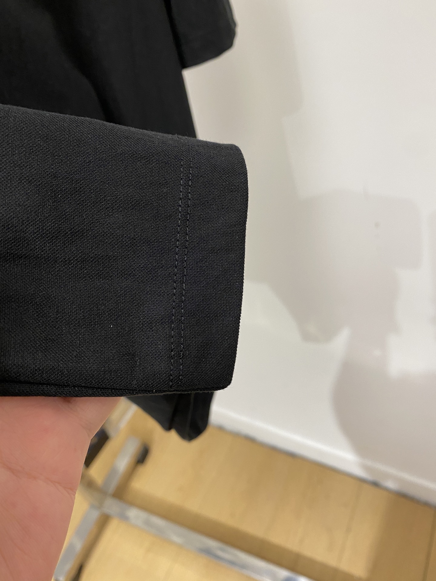 ￼ Loro Piana、2026新品短袖T恤，帅气时尚，胸前精致刺绣图案字母logo，简约百搭款。面料