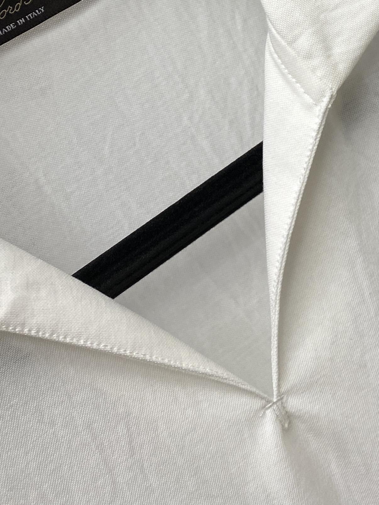 Loro Piana、2026新品短袖T恤，帅气时尚，胸前精致刺绣图案字母logo，简约百搭款。面料棉 