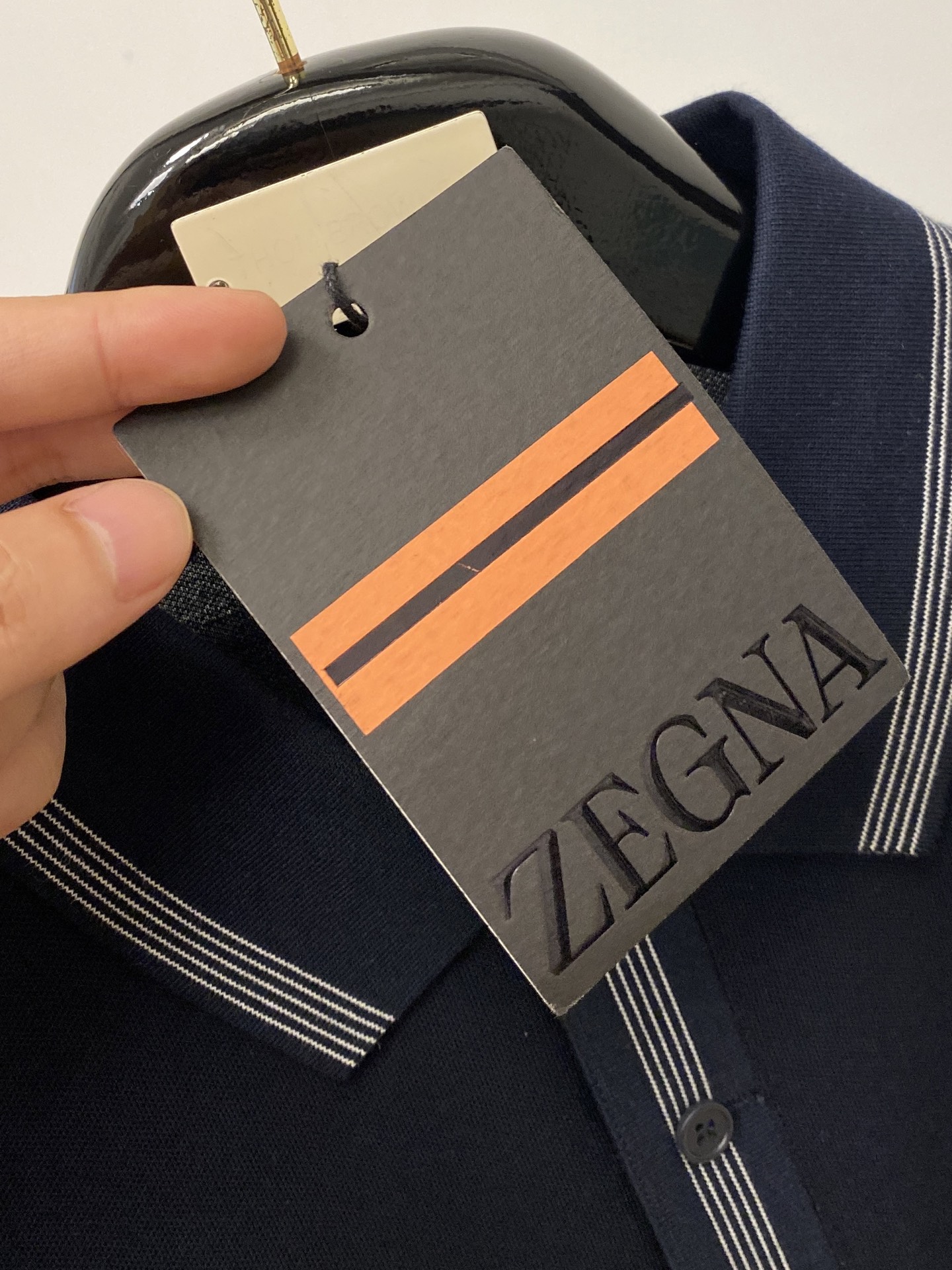 杰尼亚、2026新品短袖T恤，帅气时尚，胸前精致刺绣字母logo，简约百搭款。面料棉 不仅挺括，保持潮流