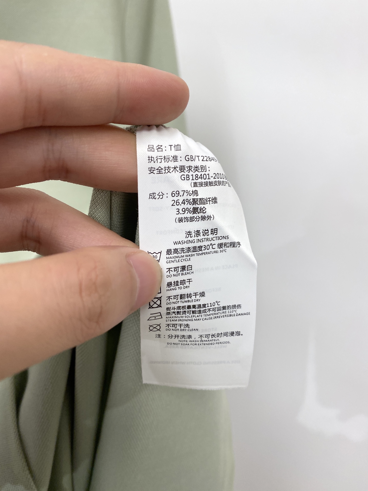 杰尼亚、2026新品短袖T恤，帅气时尚，胸前精致刺绣字母logo，简约百搭款。面料棉 不仅挺括，保持潮流
