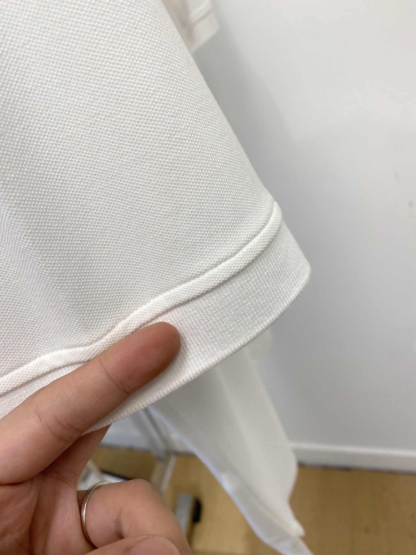Loro Piana、2026新品短袖T恤，帅气时尚，胸前精致刺绣字母logo，简约百搭款。面料棉 不仅