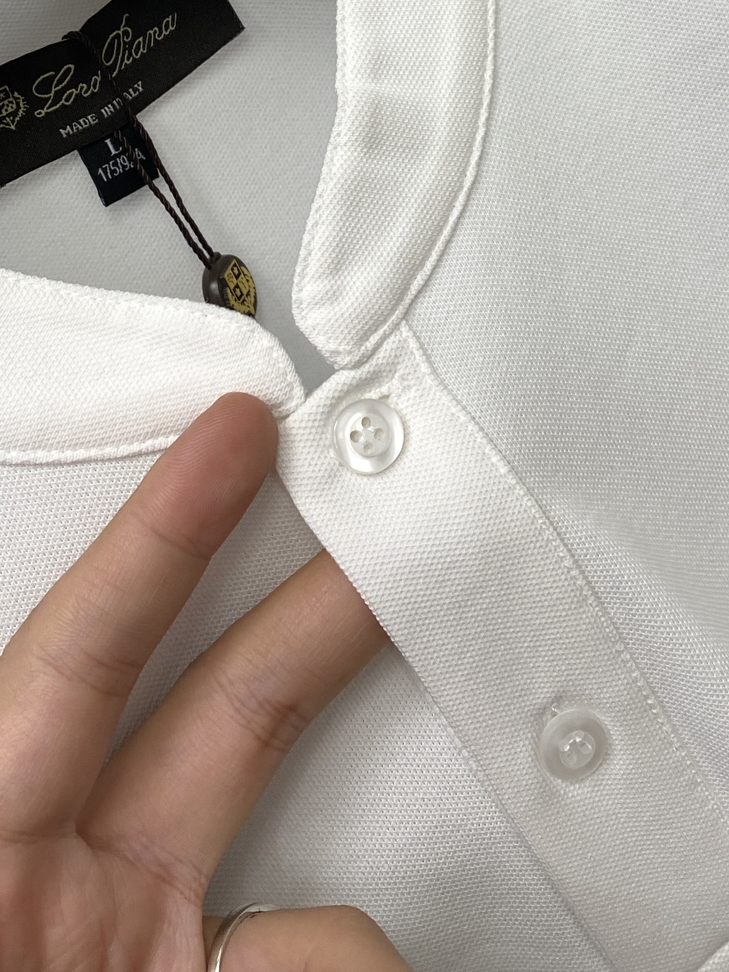 Loro Piana、2026新品短袖T恤，帅气时尚，胸前精致刺绣字母logo，简约百搭款。面料棉 不仅