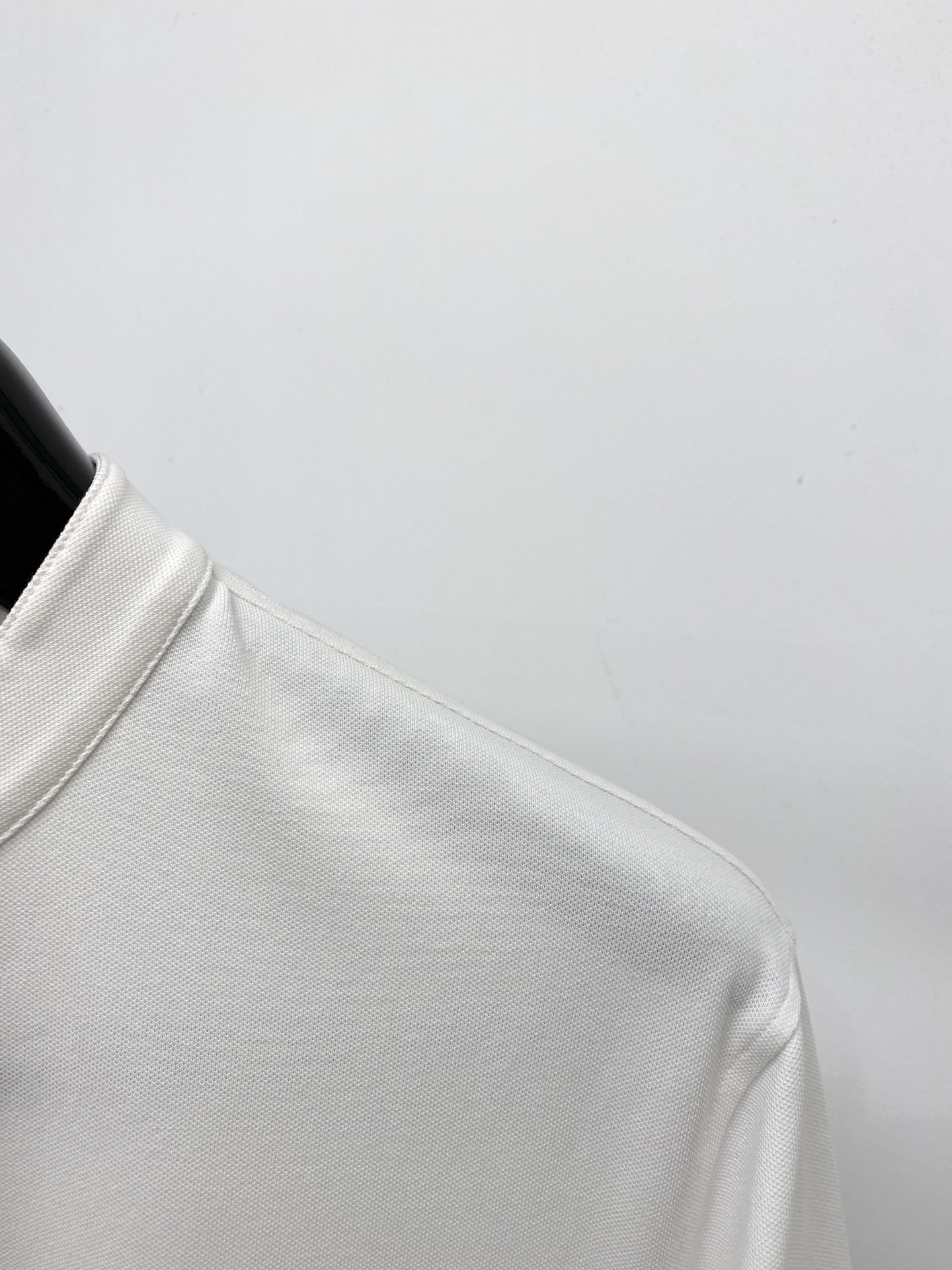 Loro Piana、2026新品短袖T恤，帅气时尚，胸前精致刺绣字母logo，简约百搭款。面料棉 不仅