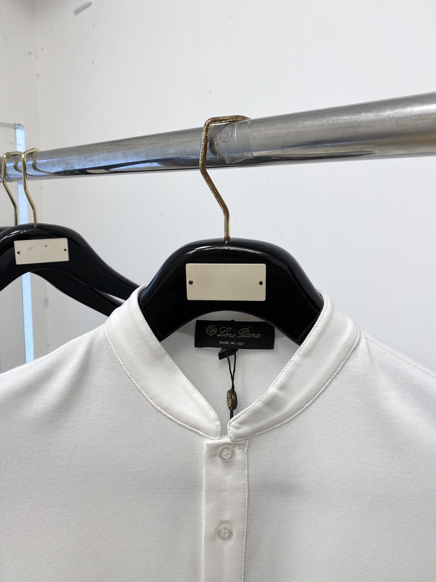 Loro Piana、2026新品短袖T恤，帅气时尚，胸前精致刺绣字母logo，简约百搭款。面料棉 不仅