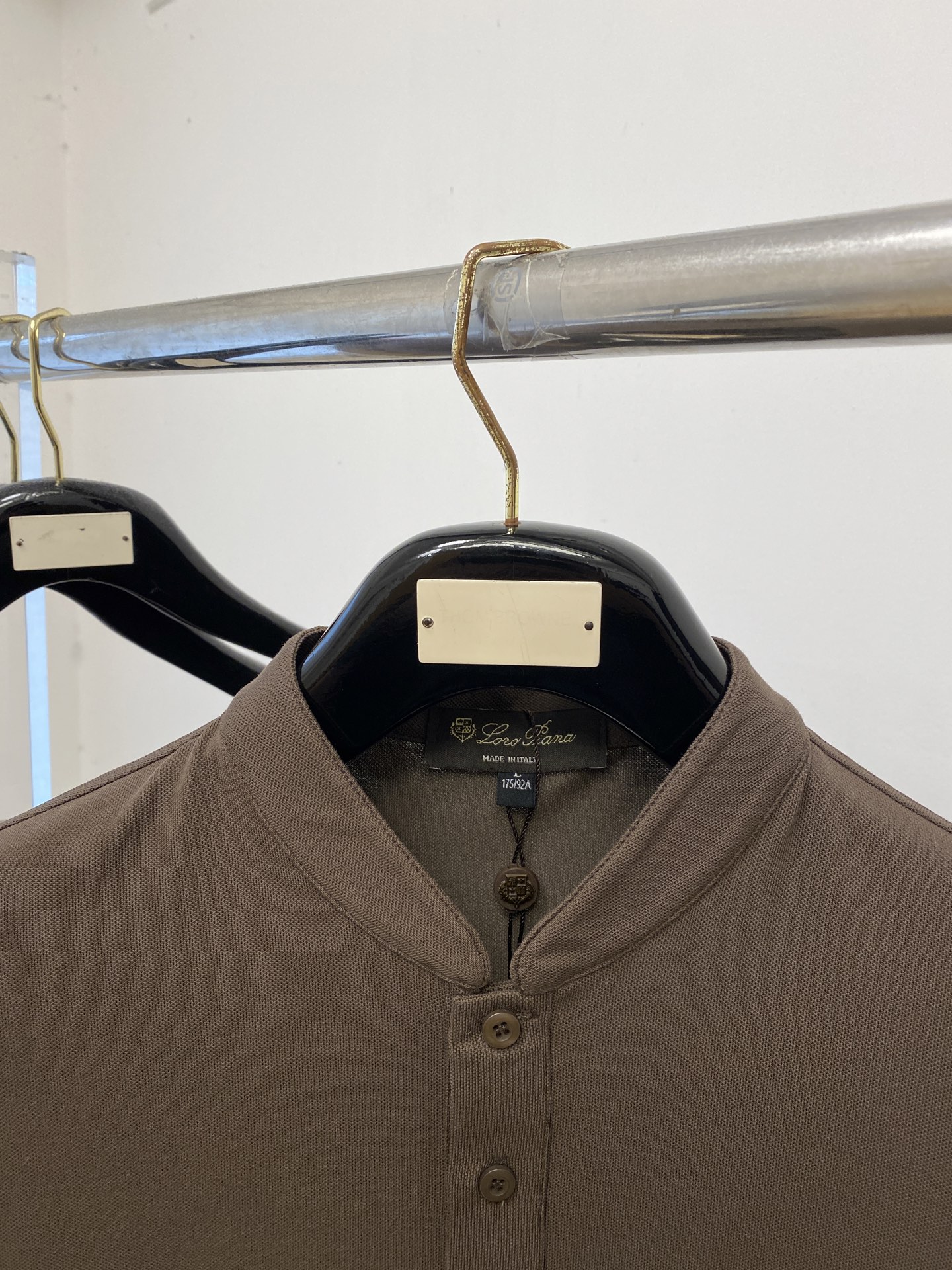 Loro Piana、2026新品短袖T恤，帅气时尚，胸前精致刺绣字母logo，简约百搭款。面料棉 不仅