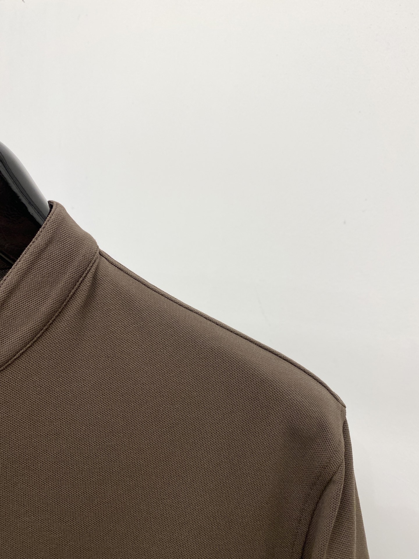 Loro Piana、2026新品短袖T恤，帅气时尚，胸前精致刺绣字母logo，简约百搭款。面料棉 不仅