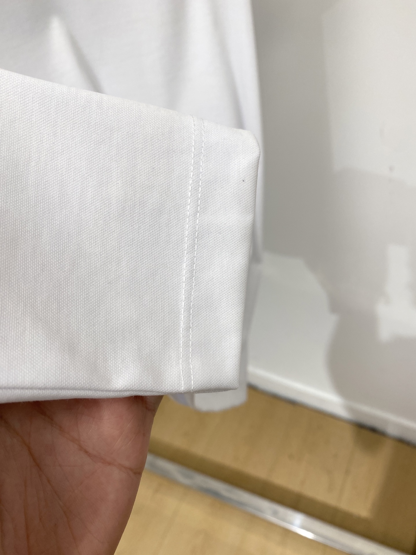 Loro Piana、2026新品短袖T恤，帅气时尚，胸前精致刺绣图案字母logo，简约百搭款。面料棉 