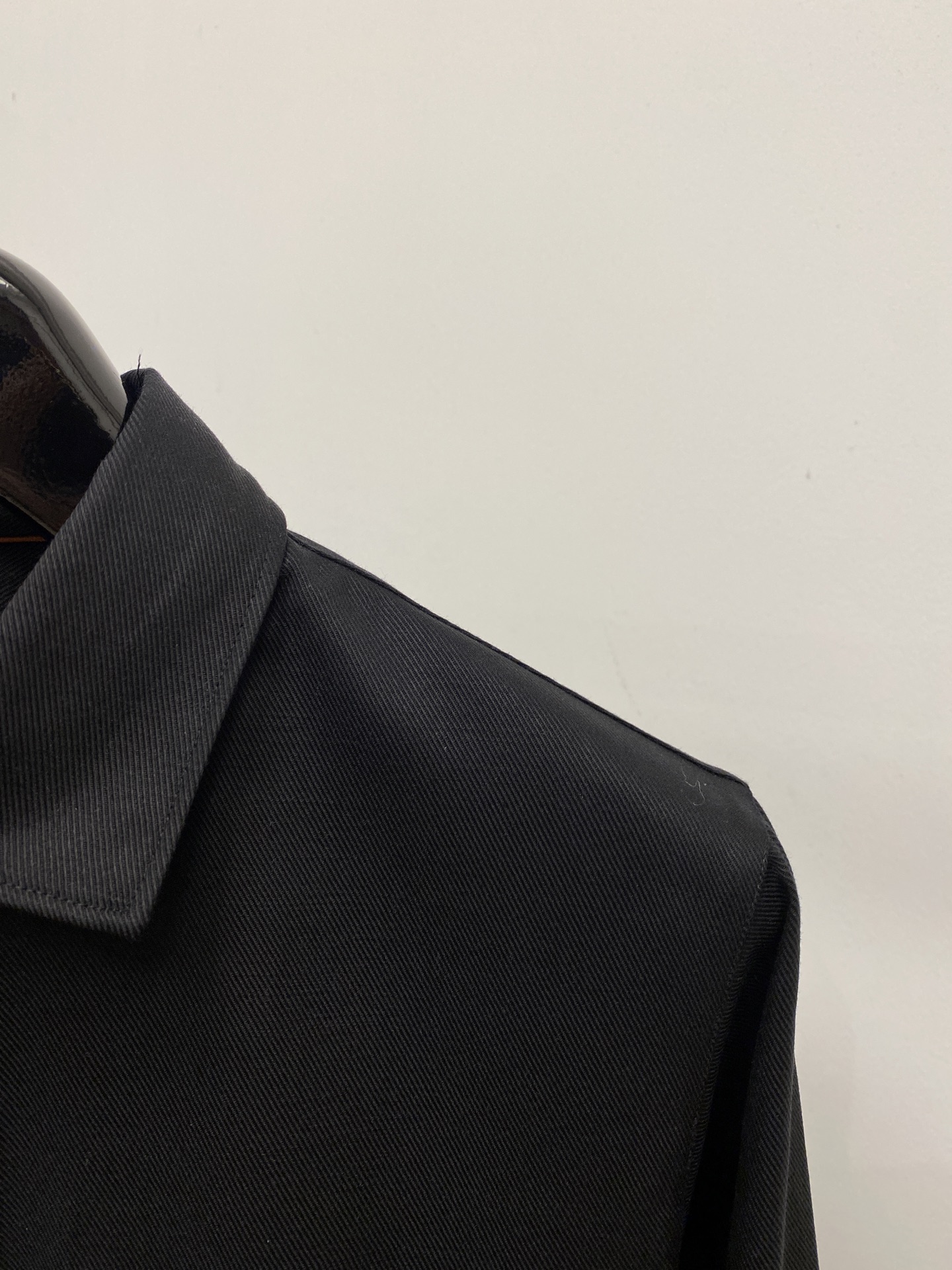 Loro Piana、2026新品衬衫，时尚帅气，简约百搭款，定制原版面料，不仅挺括，保持潮流的廓形，又