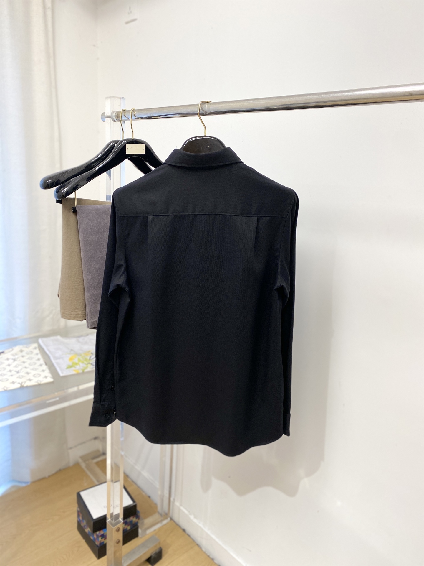 Loro Piana、2026新品衬衫，时尚帅气，简约百搭款，定制原版面料，不仅挺括，保持潮流的廓形，又