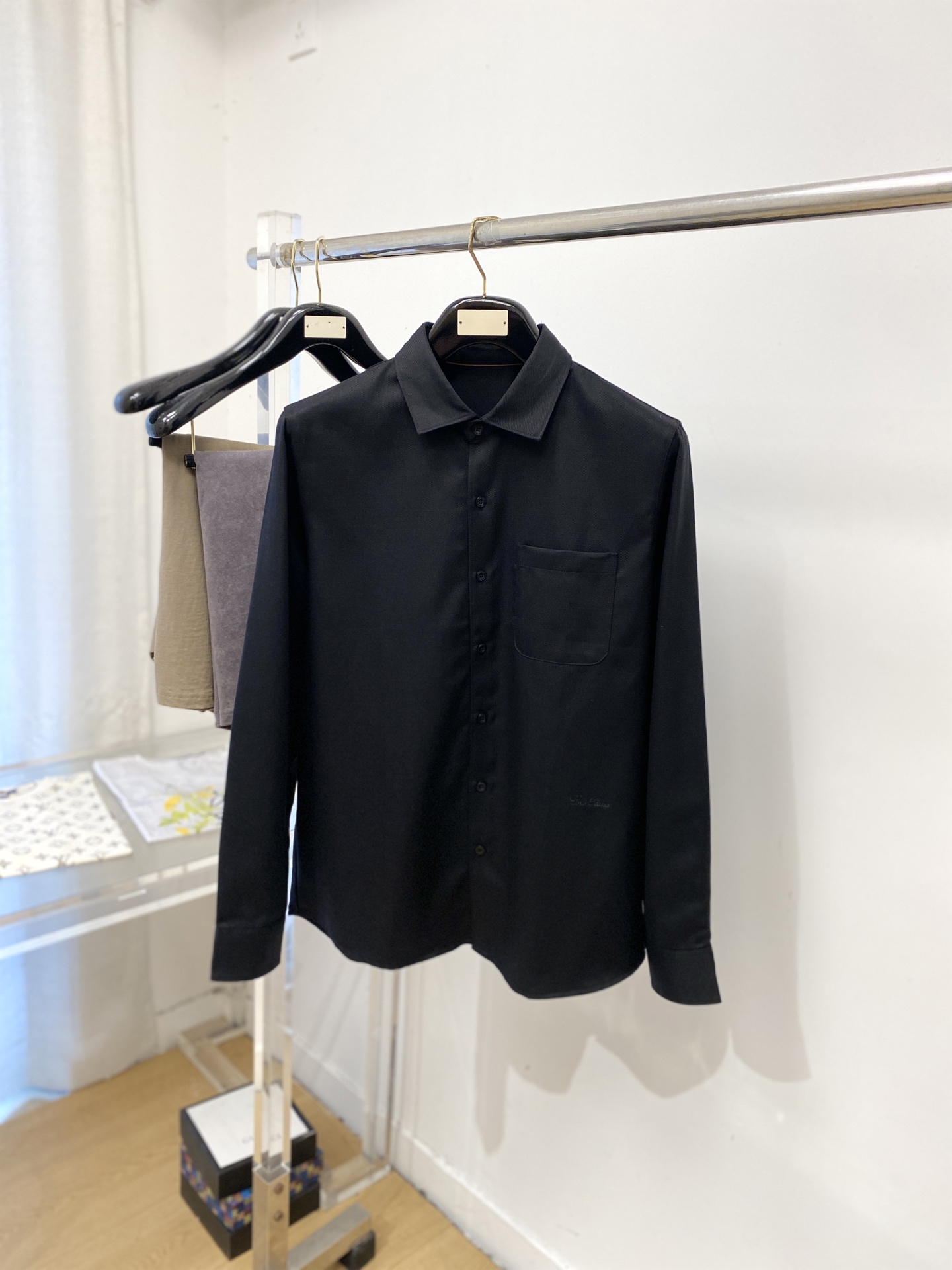 Loro Piana、2026新品衬衫，时尚帅气，简约百搭款，定制原版面料，不仅挺括，保持潮流的廓形，又