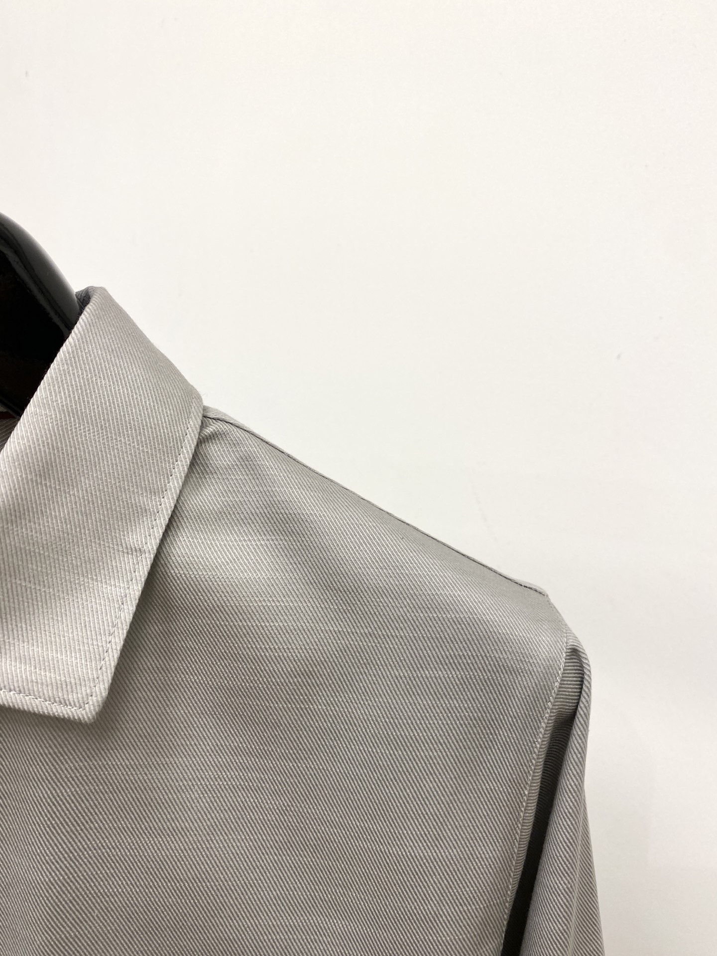 Loro Piana、2026新品衬衫，时尚帅气，简约百搭款，定制原版面料，不仅挺括，保持潮流的廓形，又