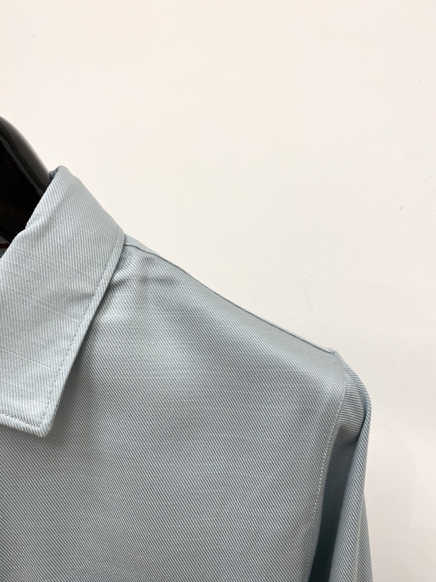 Loro Piana、2026新品衬衫，时尚帅气，简约百搭款，定制原版面料，不仅挺括，保持潮流的廓形，又