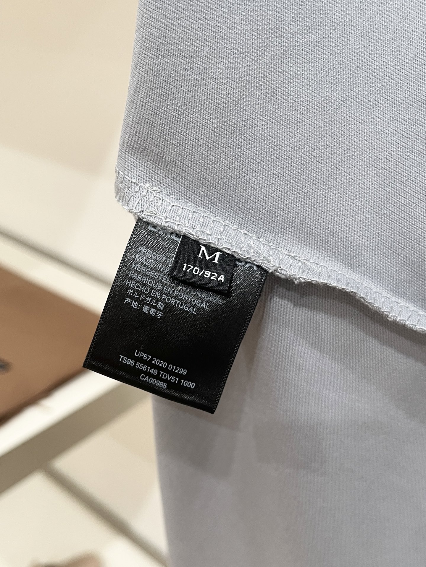 巴黎世家、2026新品短袖背心🎽，帅气时尚，胸口刺绣装饰字母logo，简约百搭款。面料棉 不仅挺括，保持