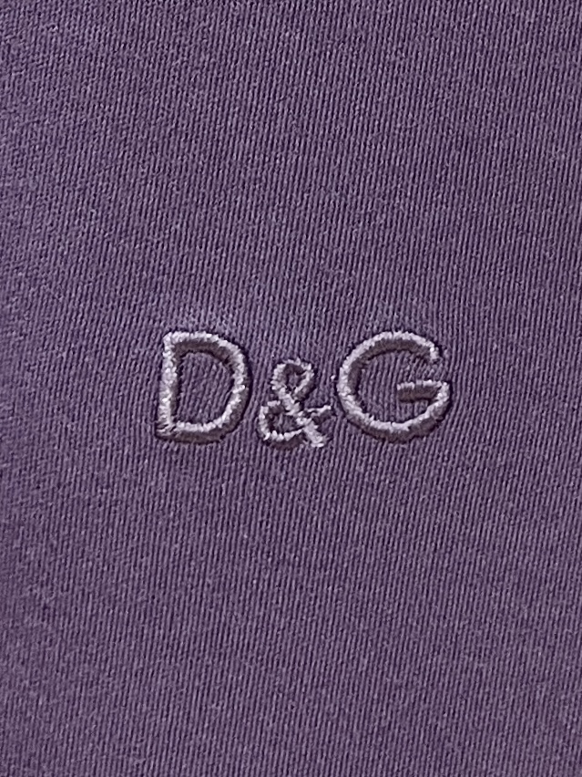 DG、2026新品短袖T恤，帅气时尚，胸前精致刺绣字母logo，简约百搭款。面料棉 不仅挺括，保持潮流的