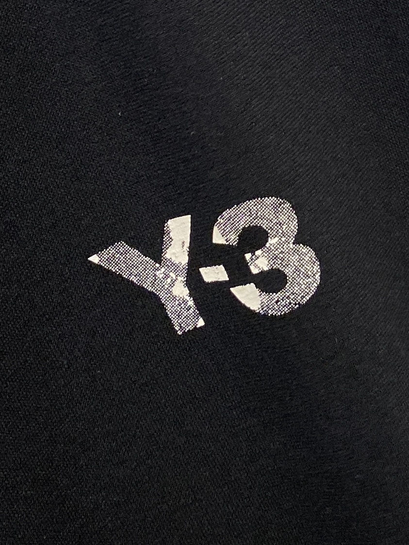 Y-3、2026新品短袖T恤，帅气时尚，胸前顶级印花字母logo，简约百搭款。面料棉 不仅挺括，保持潮流