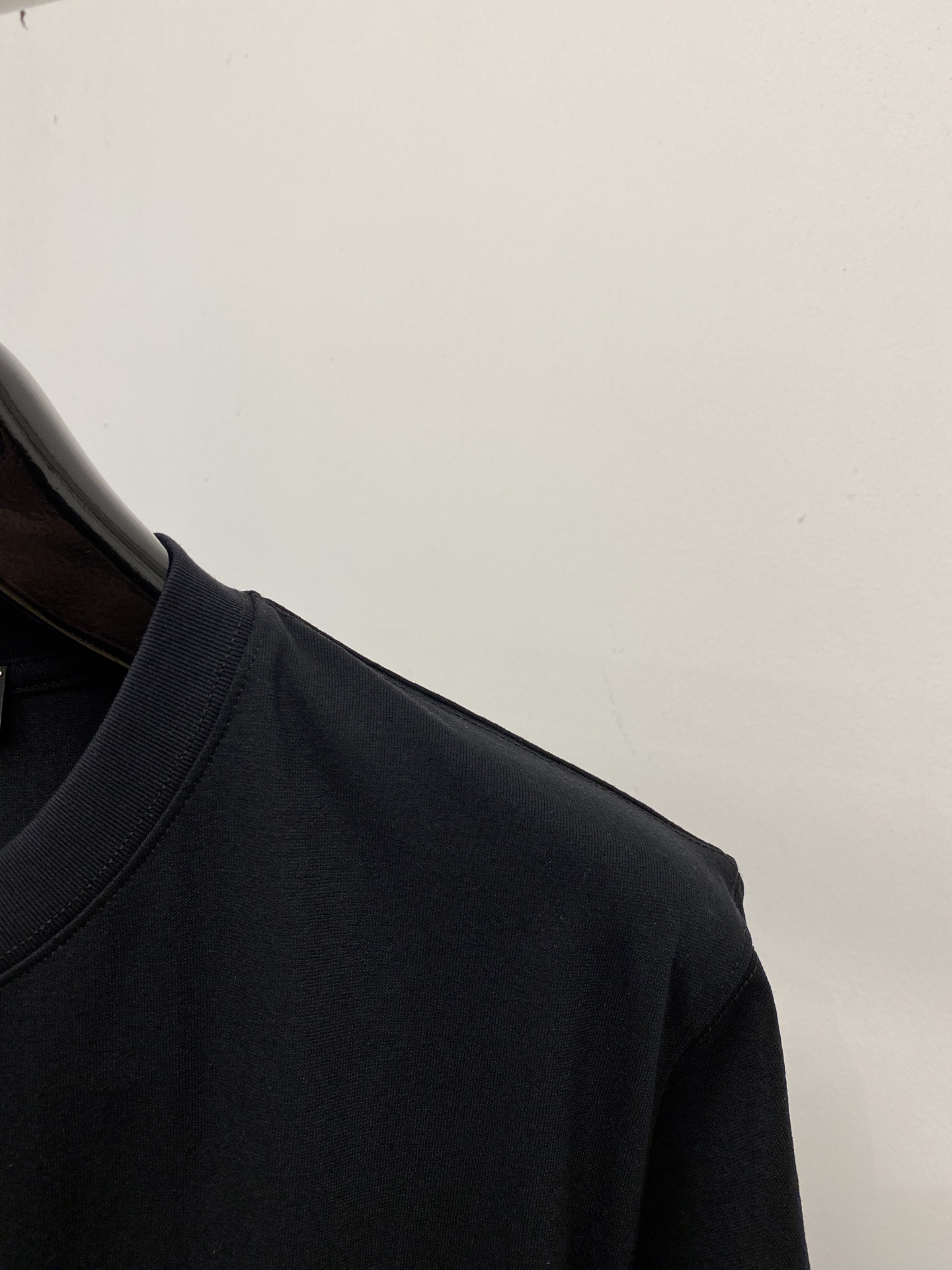 Y-3、2026新品短袖T恤，帅气时尚，胸前顶级印花字母logo，简约百搭款。面料棉 不仅挺括，保持潮流
