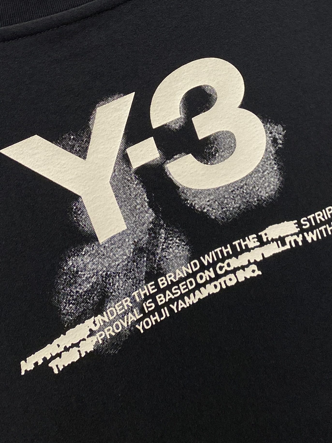 Y-3、2026新品短袖T恤，帅气时尚，胸前顶级印花字母logo，简约百搭款。面料棉 不仅挺括，保持潮流