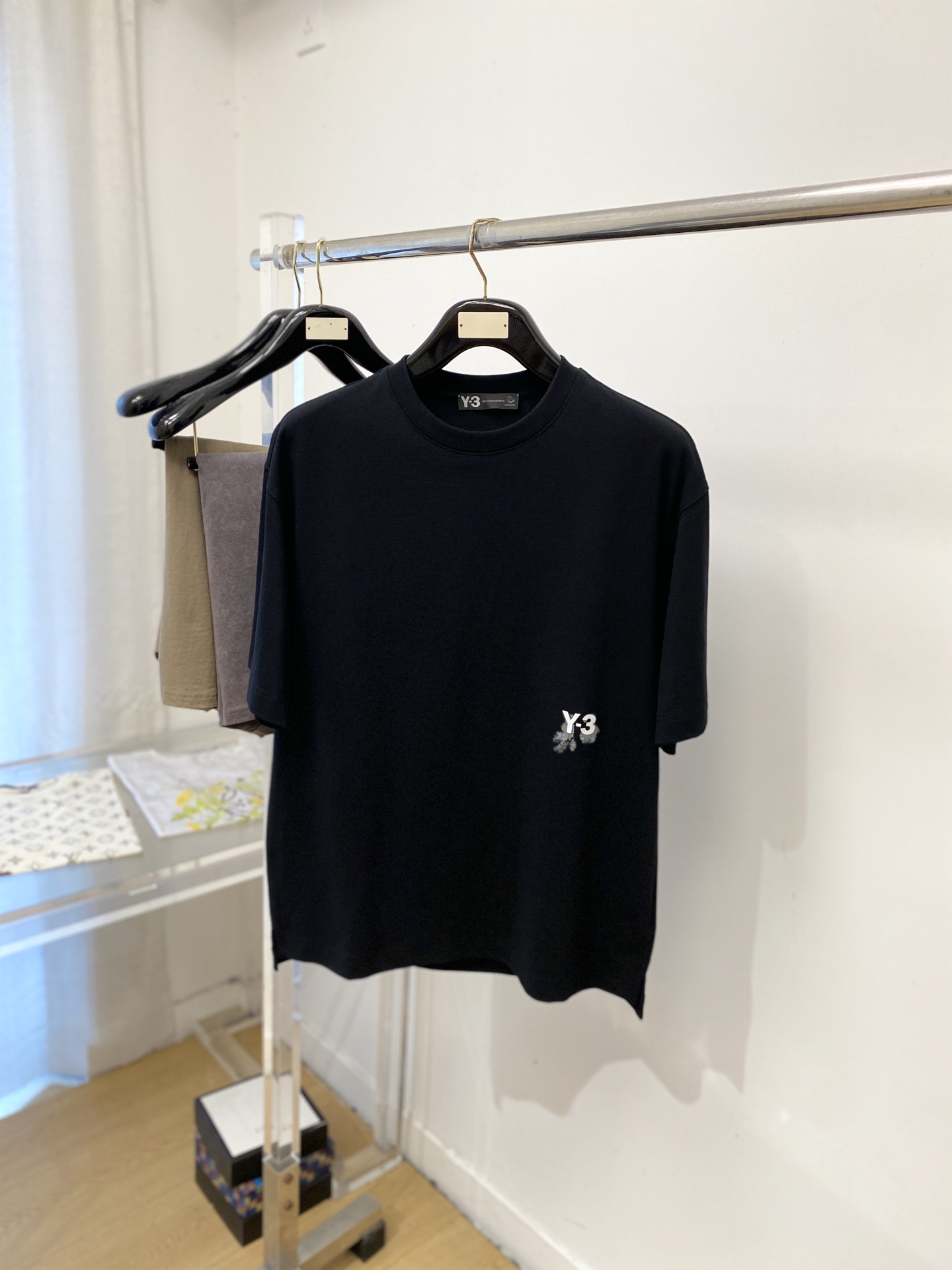 Y-3、2026新品短袖T恤，帅气时尚，衣下顶级印胶字母logo，简约百搭款。面料棉 不仅挺括，保持潮流