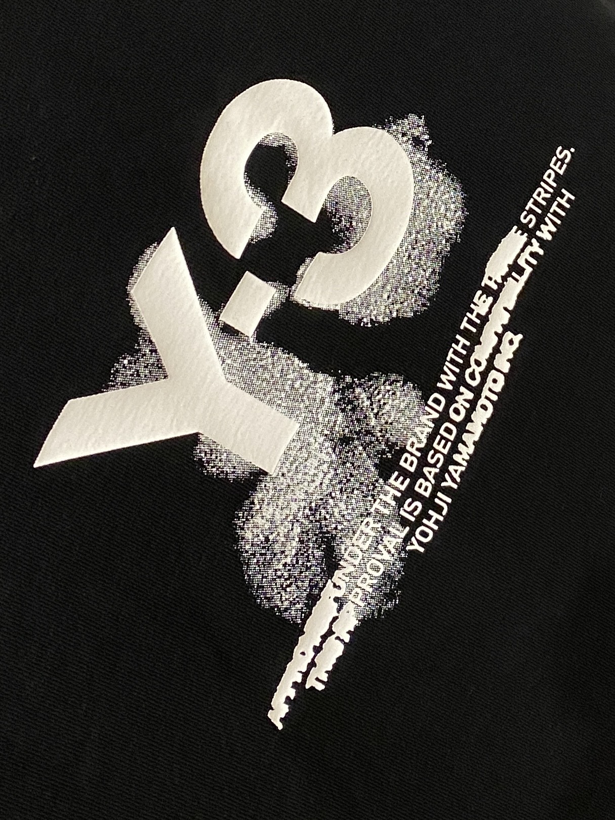 Y-3、2026新品短袖T恤，帅气时尚，衣下顶级印胶字母logo，简约百搭款。面料棉 不仅挺括，保持潮流