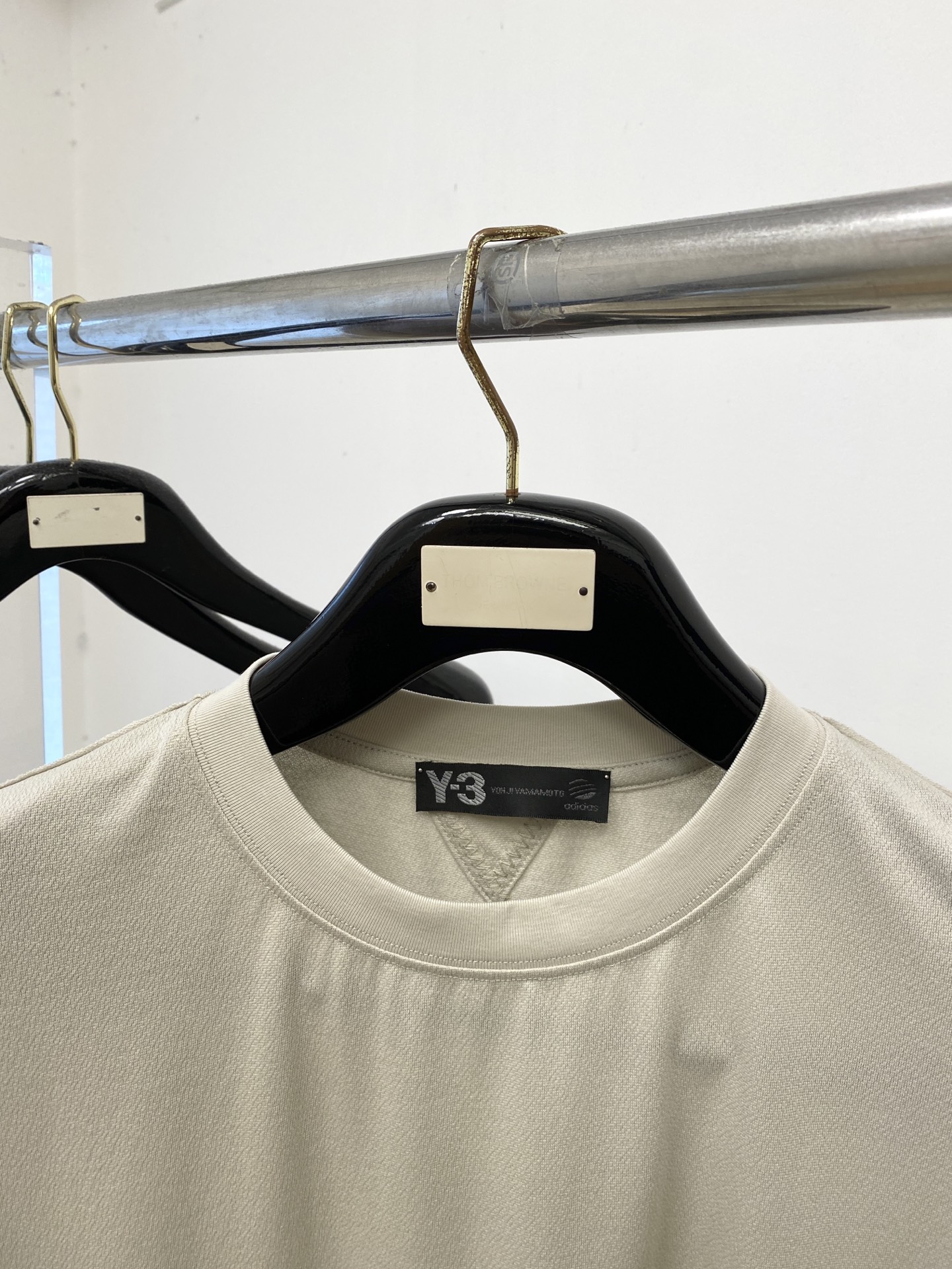 Y-3、2026新品短袖T恤，帅气时尚，胸前顶级印胶字母logo，简约百搭款。面料棉 不仅挺括，保持潮流
