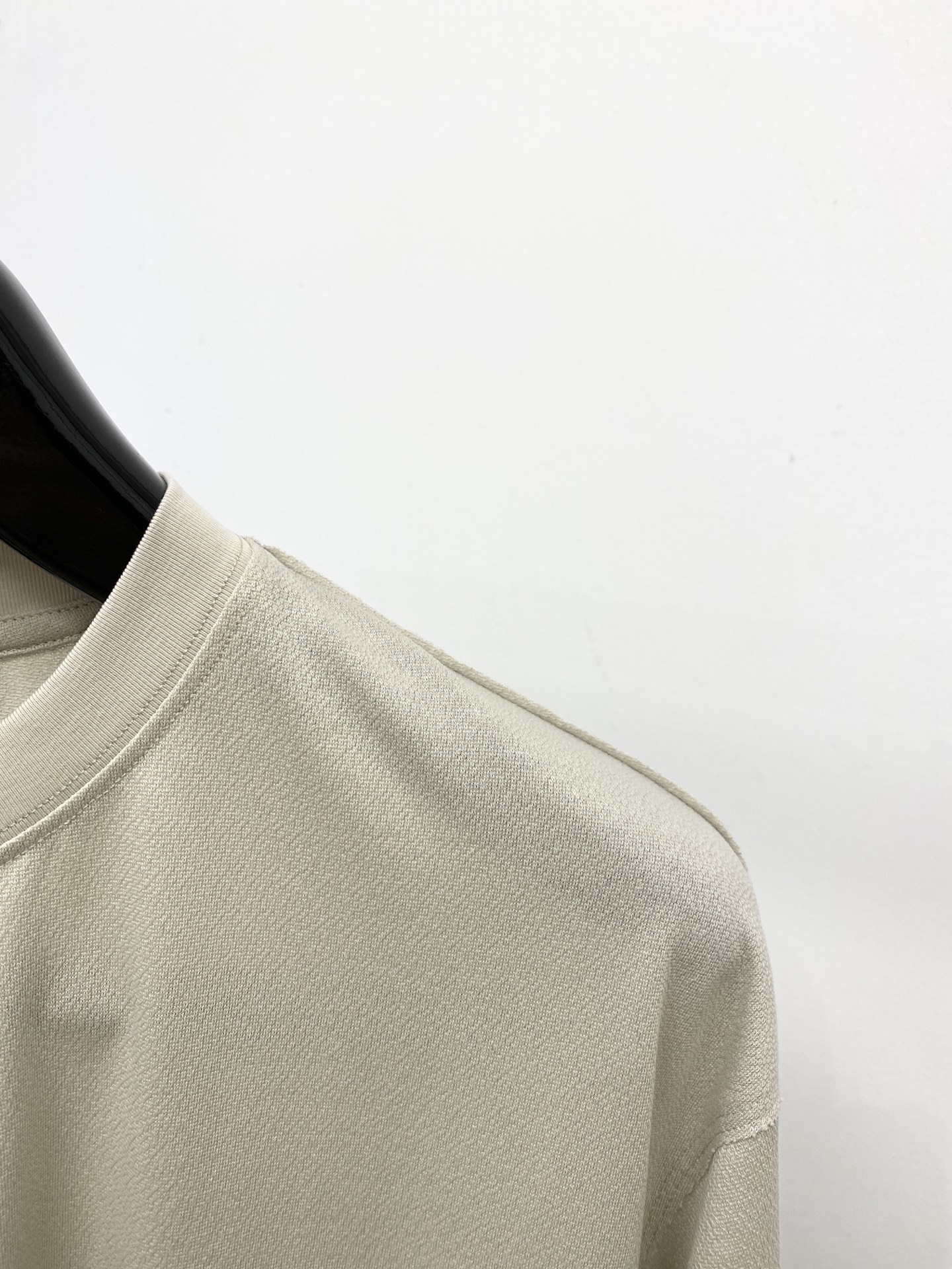 Y-3、2026新品短袖T恤，帅气时尚，胸前顶级印胶字母logo，简约百搭款。面料棉 不仅挺括，保持潮流