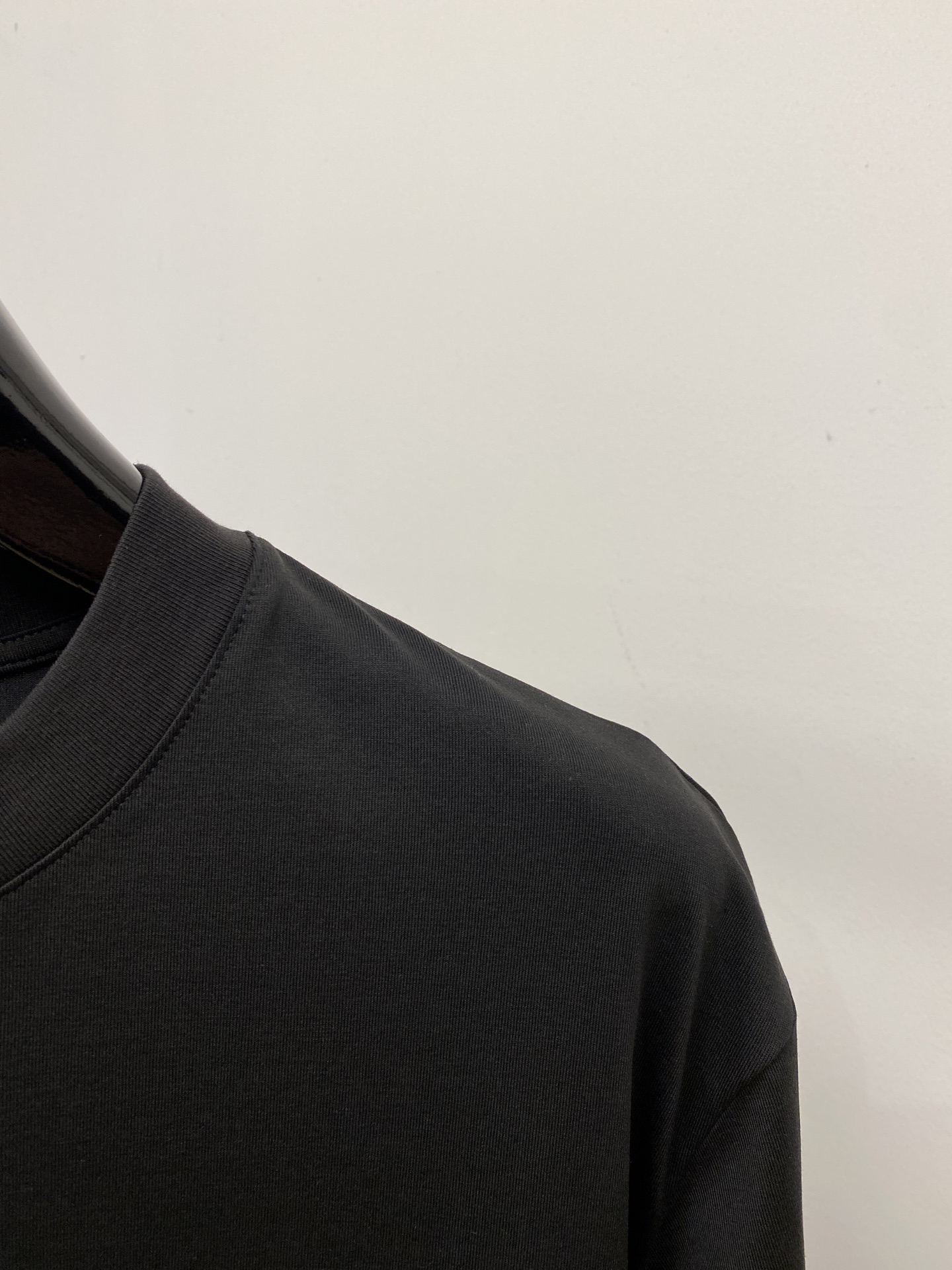 Loro Piana、2026新品短袖T恤，帅气时尚，胸前顶级印胶字母logo，简约百搭款。面料棉 不仅
