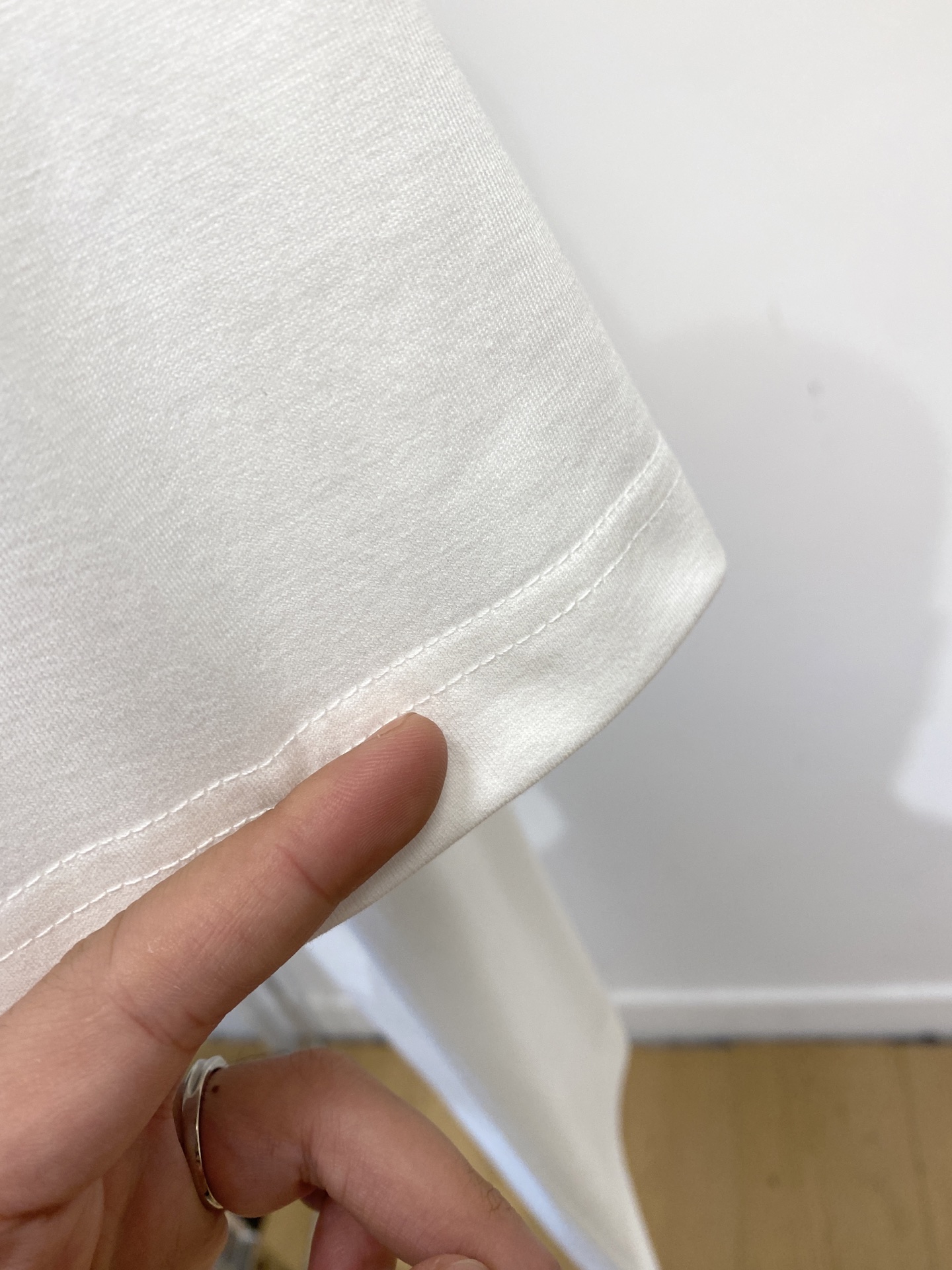 Loro Piana、2026新品短袖T恤，帅气时尚，胸前顶级印胶字母logo，简约百搭款。面料棉 不仅